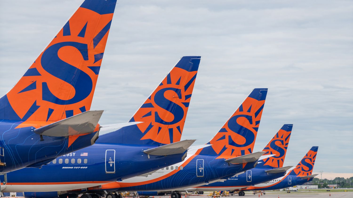 Sun Country Airlines Boeing 737-800 kehrt nach Motorproblemen nach Phoenix zurück