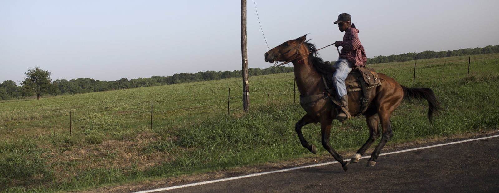 Die Vereinigten Staaten fahren mit den schwarzen Cowboys der amerikanischen South Nomaden Joel und Stephanie auf einer kreolischen Trail 