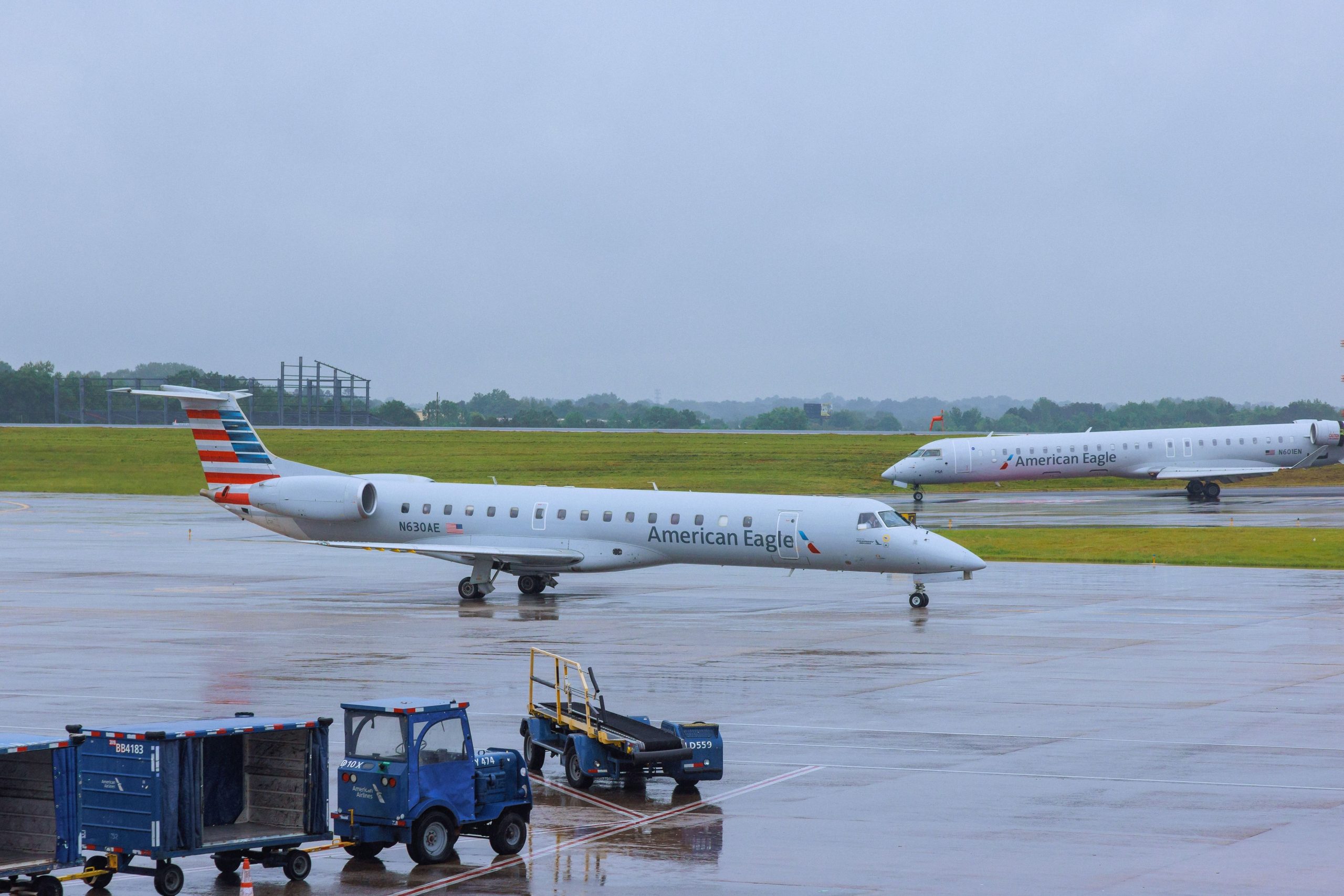 Rauch im Cockpit: Piedmont Airlines Embraer ERJ-145 Flug gezwungen, umleiten zu