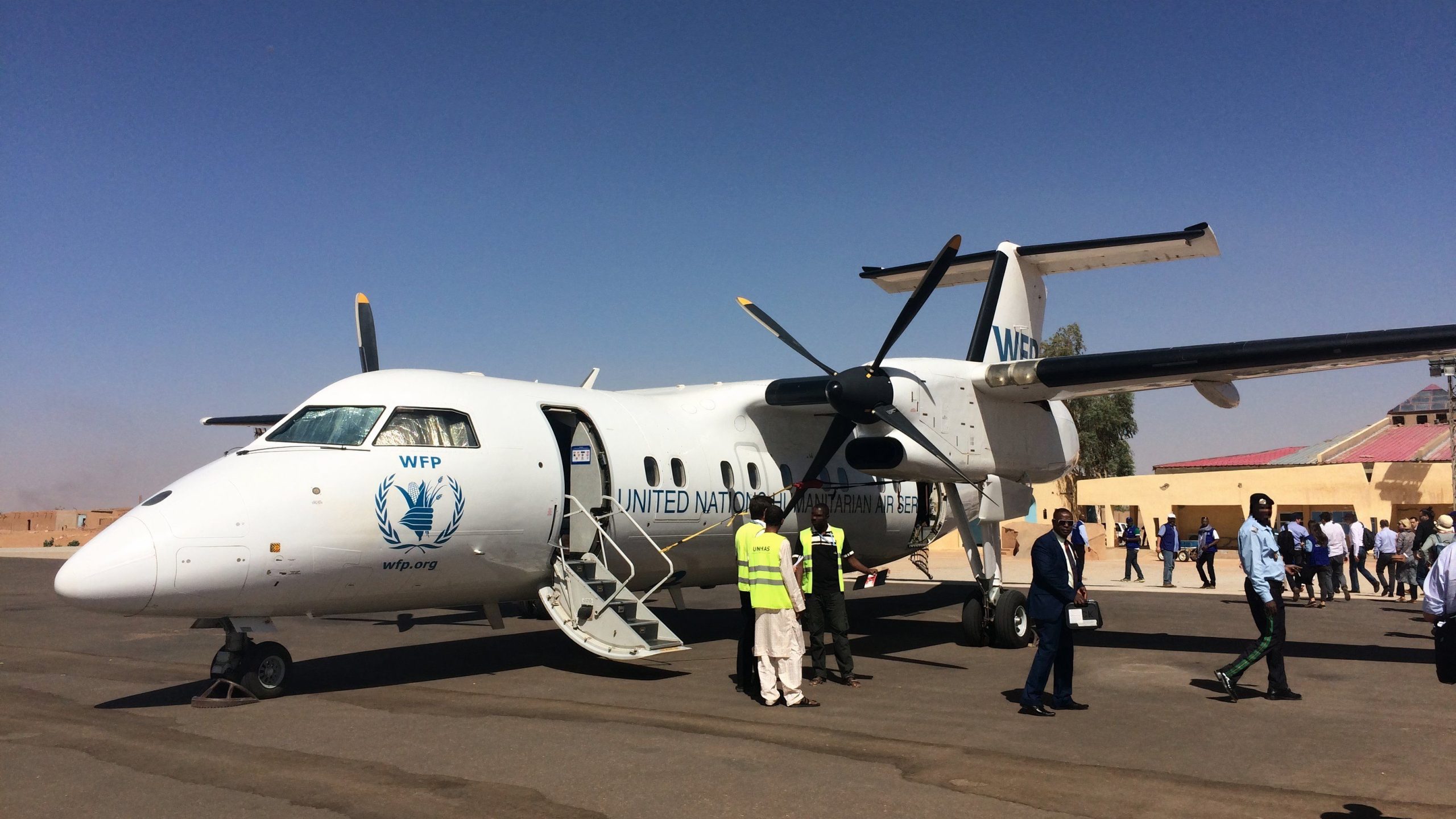 Pilot führt Bauchlandung durch, nachdem UN DASH 8 im Südsudan das Hauptausrüstung verliert