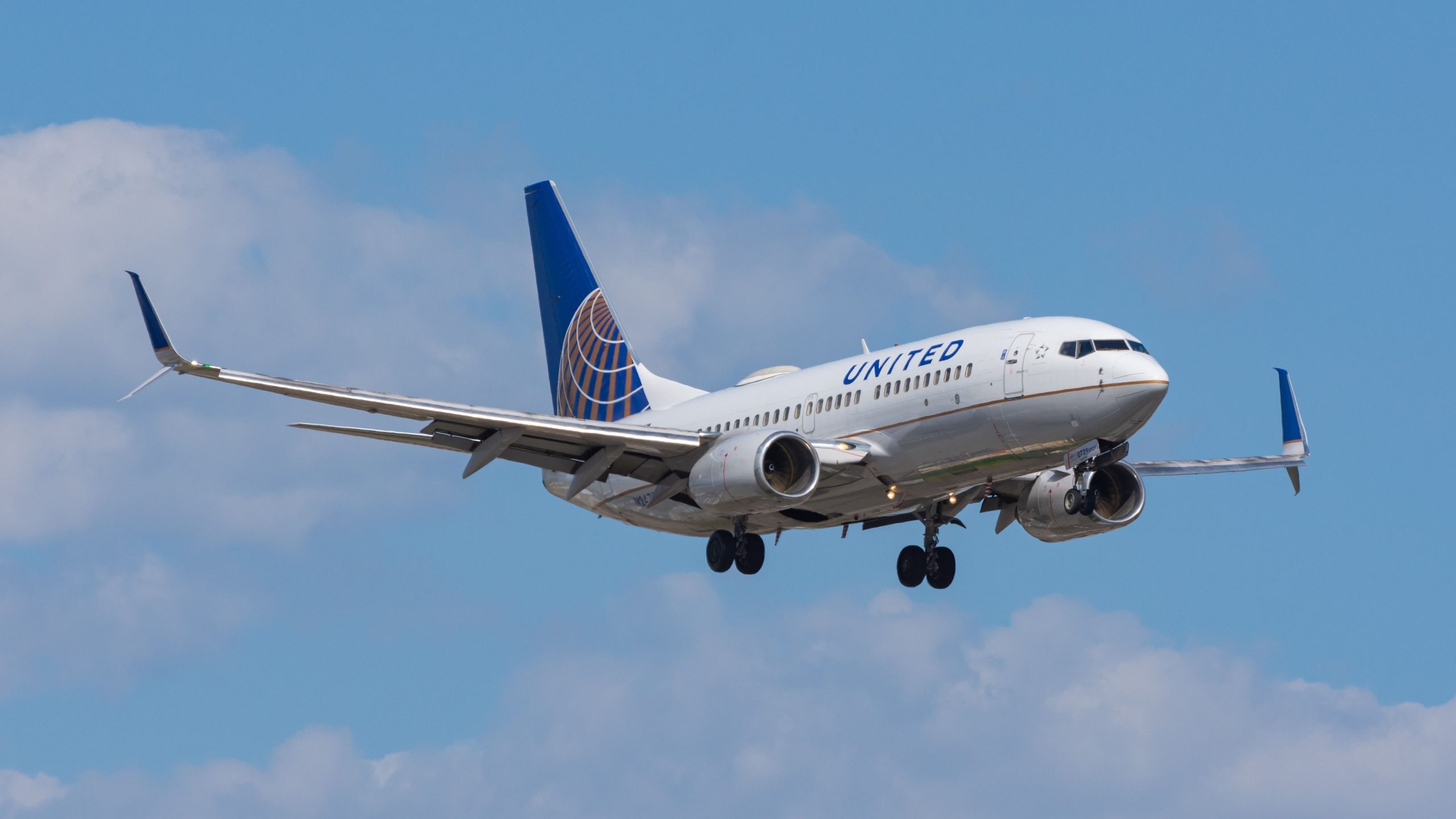 Kabinenfeuer veranlasst United Airlines Boeing 737-700 Ablenkung nach Washington Dulles