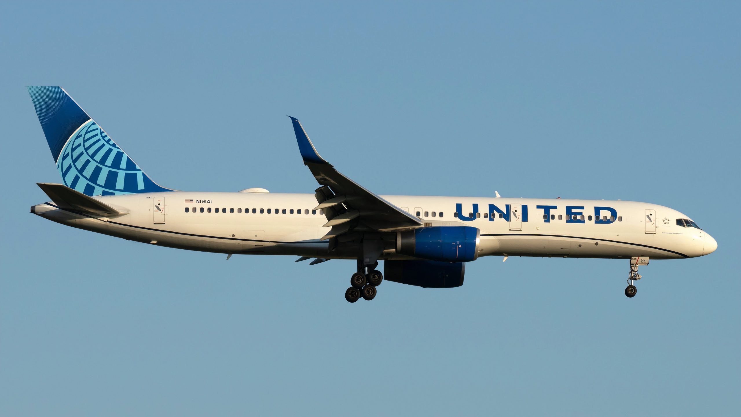 26-jährige United Airlines Boeing 757-200 kehrt nach Hydraulikversagen nach Denver zurück