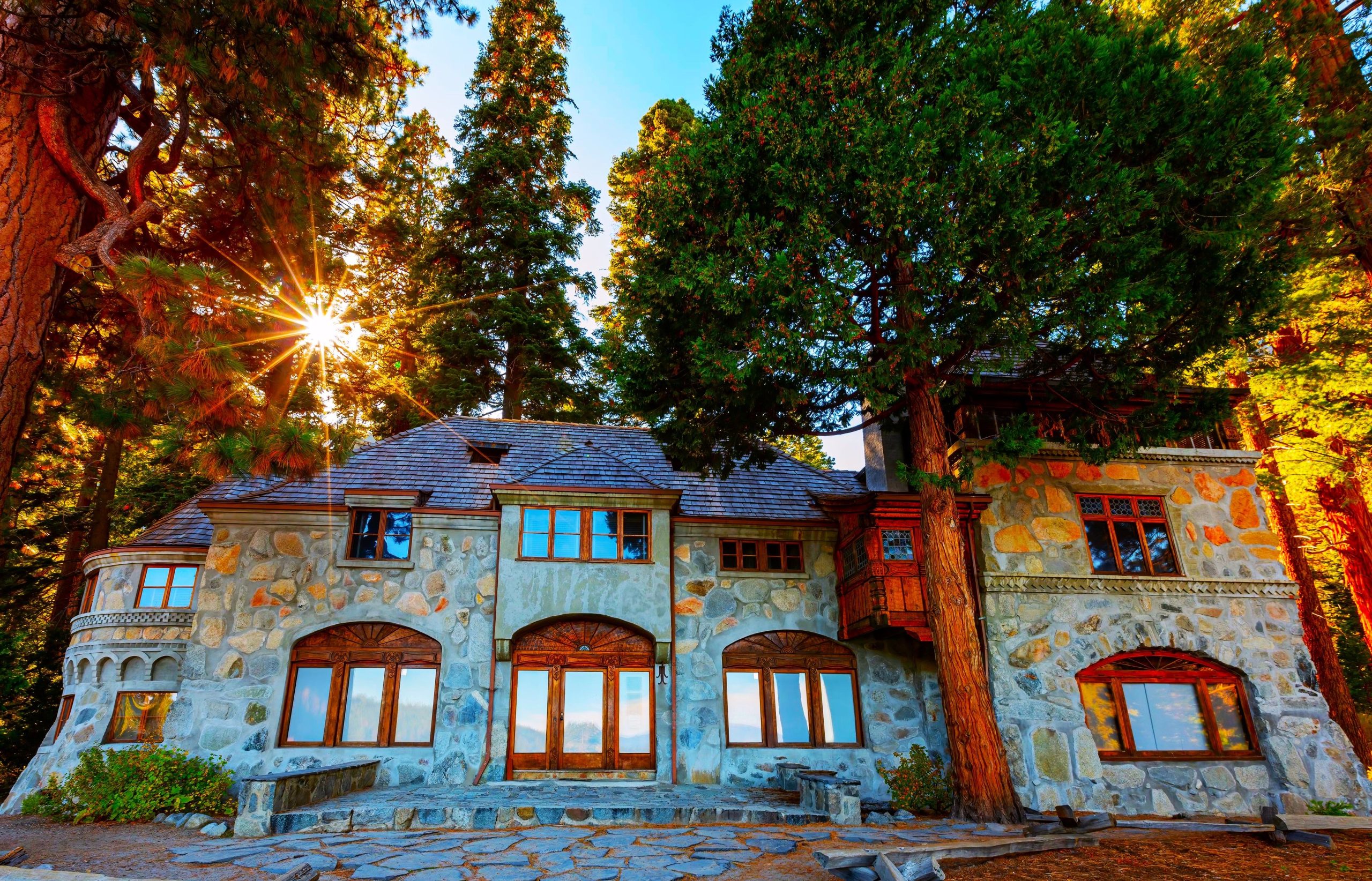 Lake Tahoe hat ein Schloss im skandinavischen Stil in einem malerischen State Park