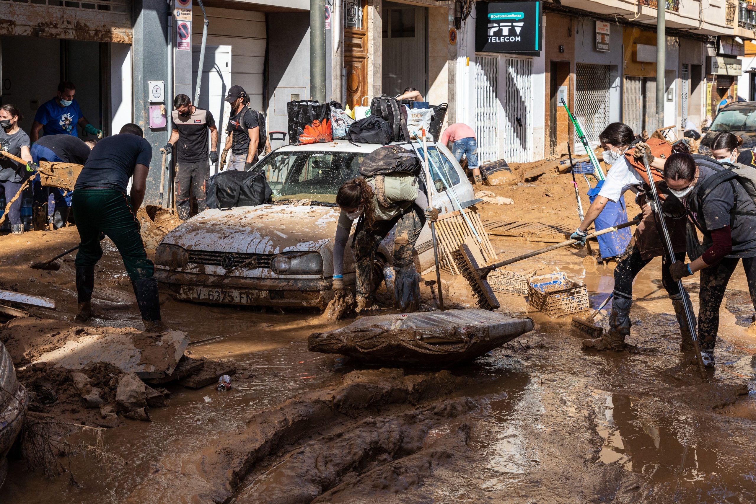 Spanienbeamte warnen Reisende vor einem schweren Gesundheitsrisiko aufgrund von stark kontaminiertem Schlamm