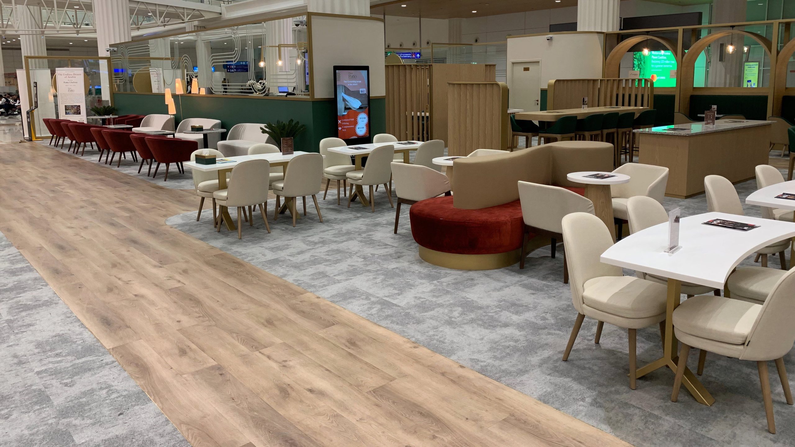 Bewertung: Plaza Premium 'ihre Patio' Arrivals Lounge am Dubai International Terminal 3