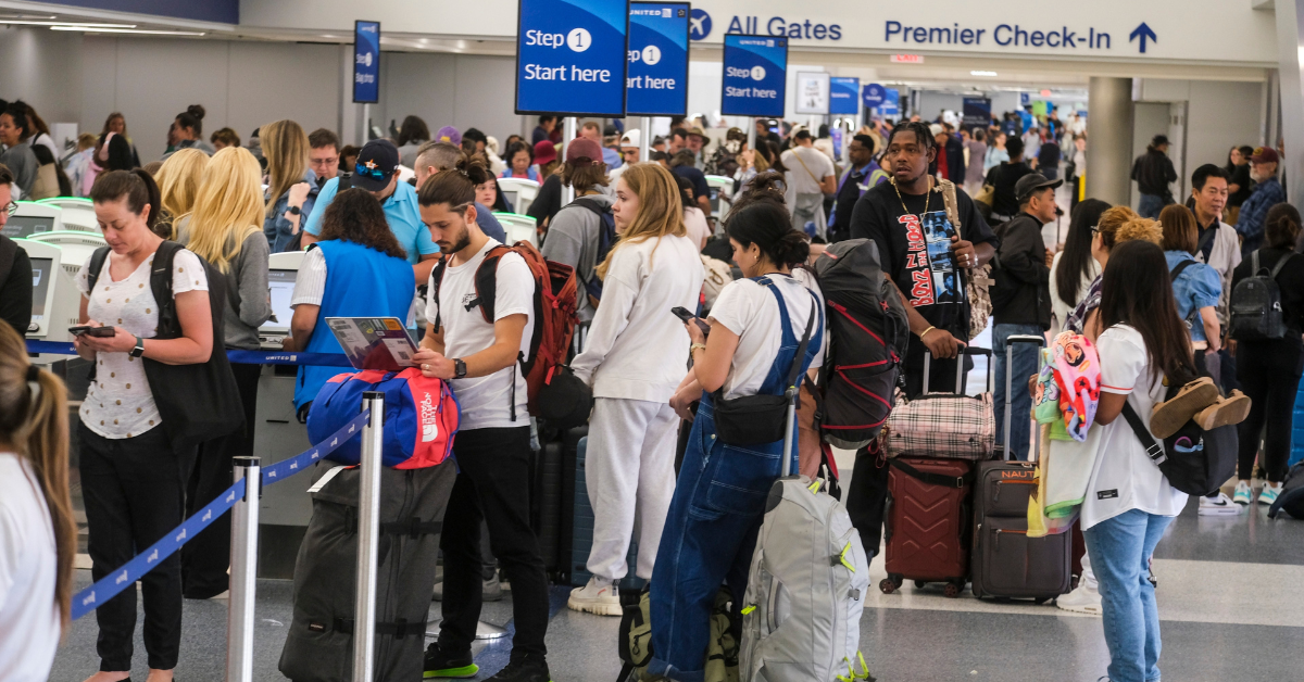 Reisende reagieren mit einem einstimmigen „Ja“, nachdem die Rückerstattungsregeln der Fluggesellschaft vor den Ferien geändert wurden