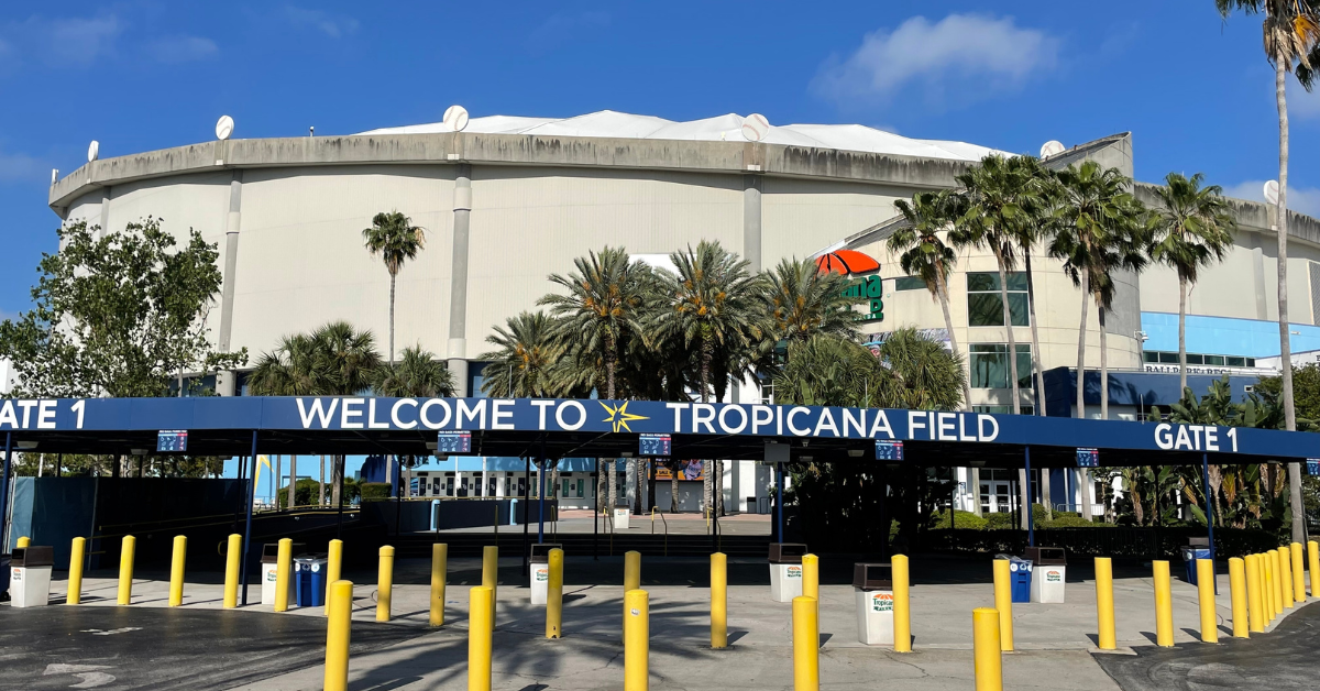 Tropicana Field ist völlig nicht wiederzuerkennen, dass er sein gesamtes Dach gegen den Hurrikan Milton verliert