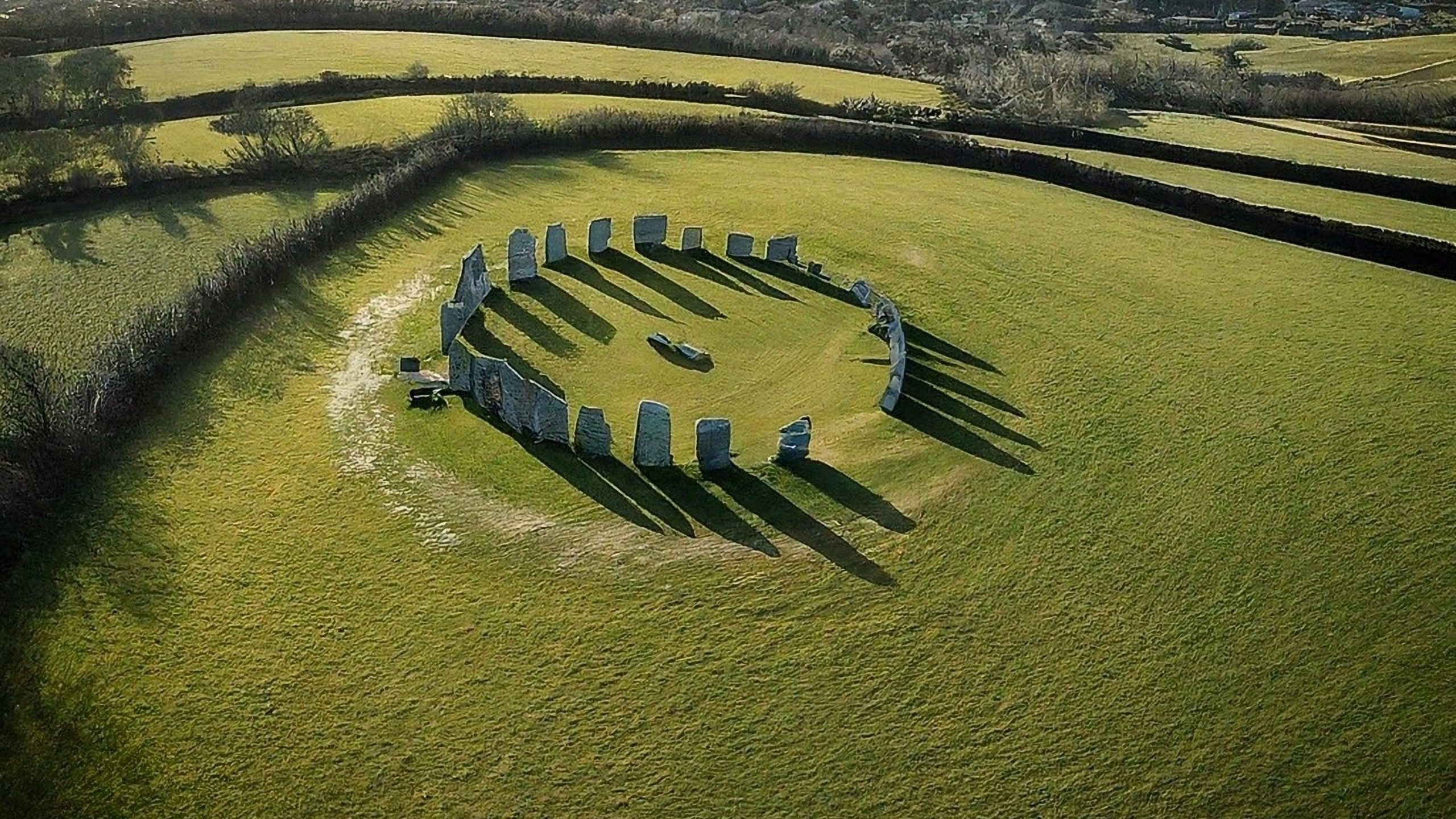 Archäologen identifizieren den alten Steinkreis in Dorset, um Stonehenge vorzugehen, und wirft Fragen zum ikonischen Denkmal des Originaldatums auf