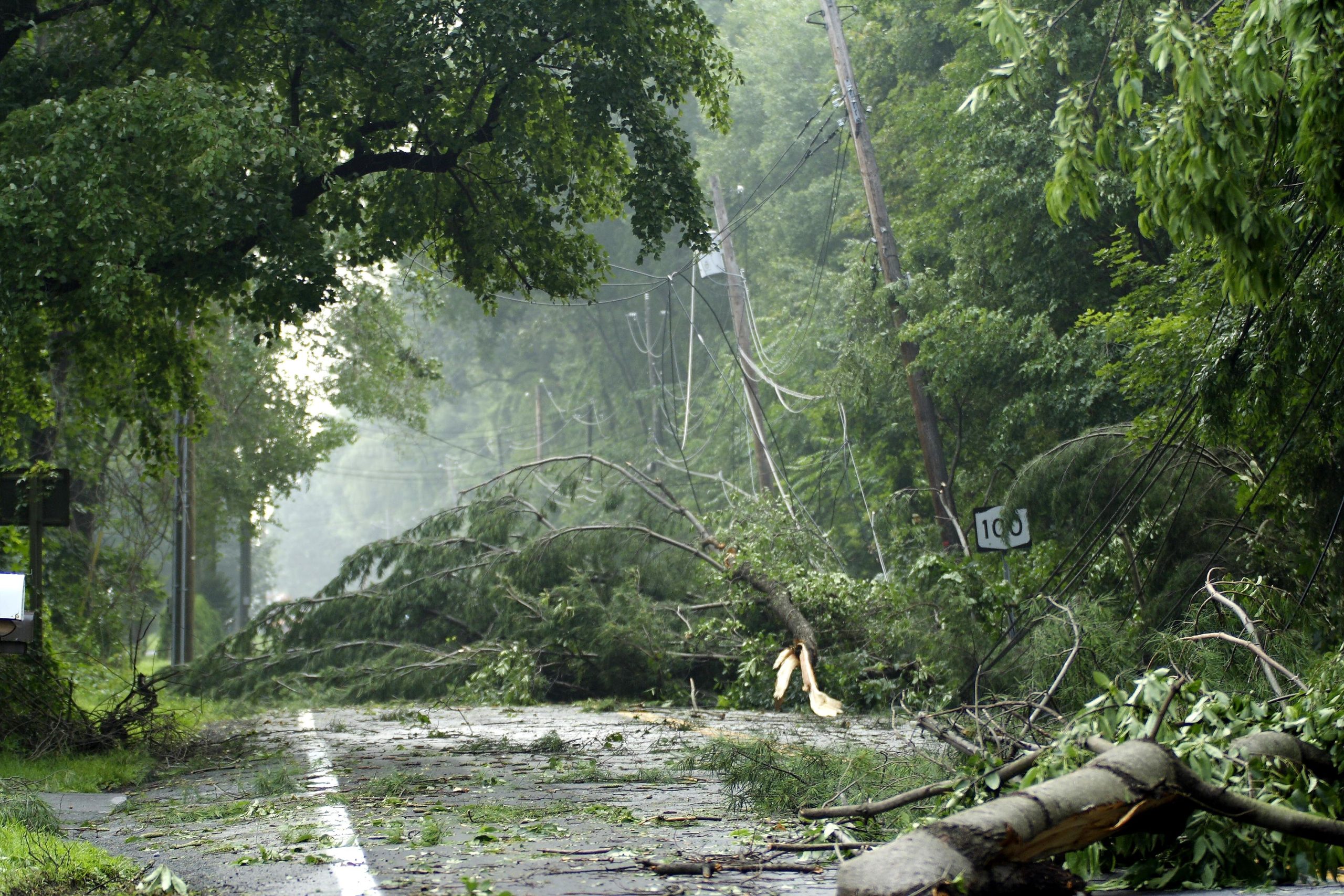 Filmmaterial von Lake Lure und Chimney Rock Area in North Carolina Nach Helenes Zerstörung ist geradezu apokalyptisch