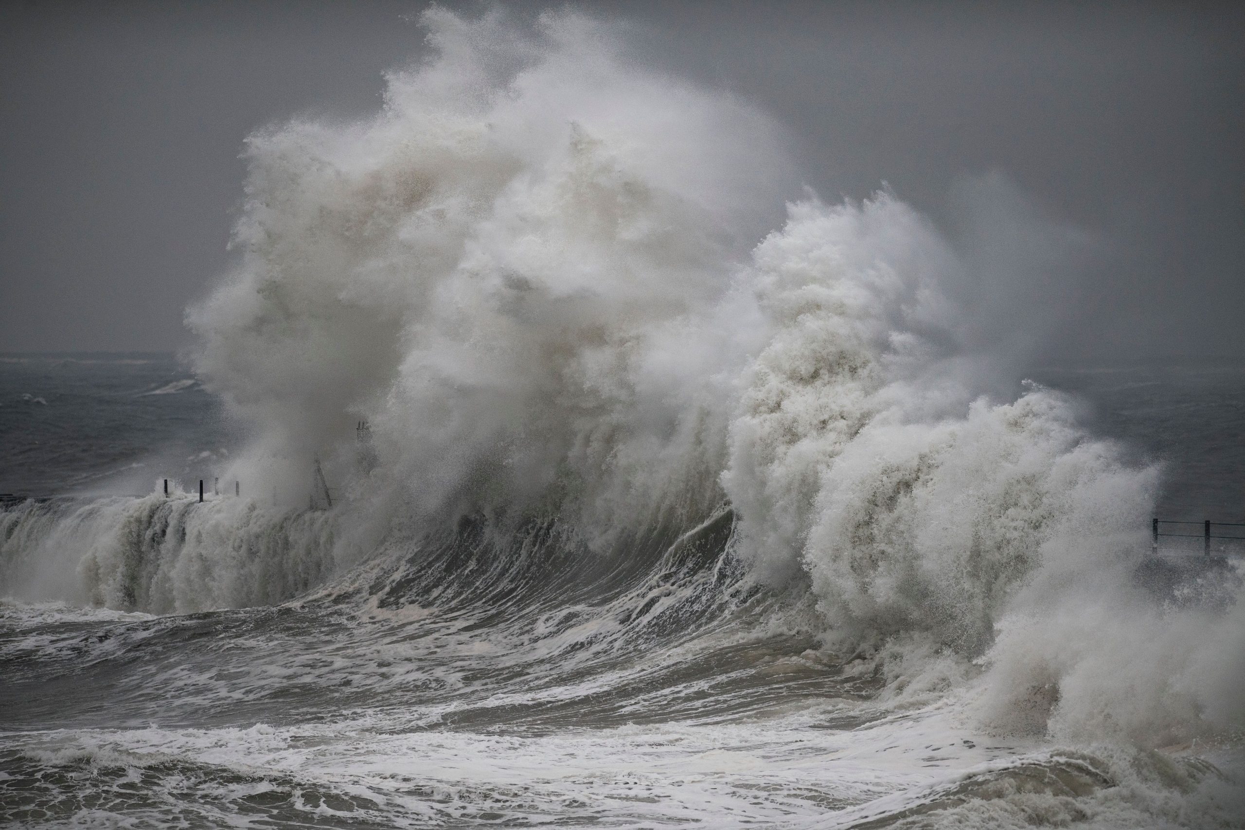 Storm Darragh zielt heute und am Samstag auf Großbritannien und am Samstag ab: Reisestörungen in Großbritannien und Europa erwartet