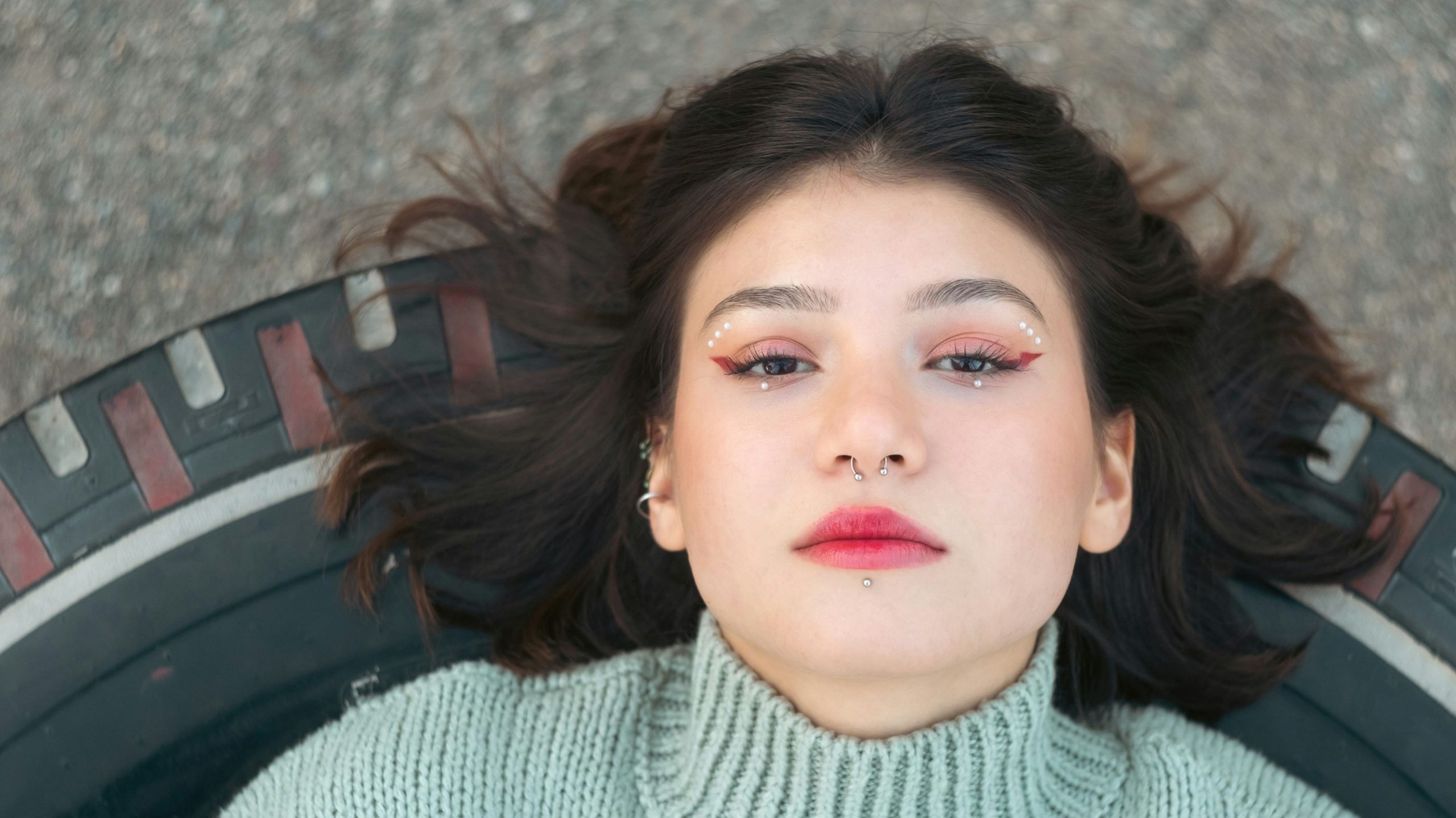 Der Beweis der alten Piercings zeigt sich in 30.000 Jahre alten, abgebrochenen Zähnen