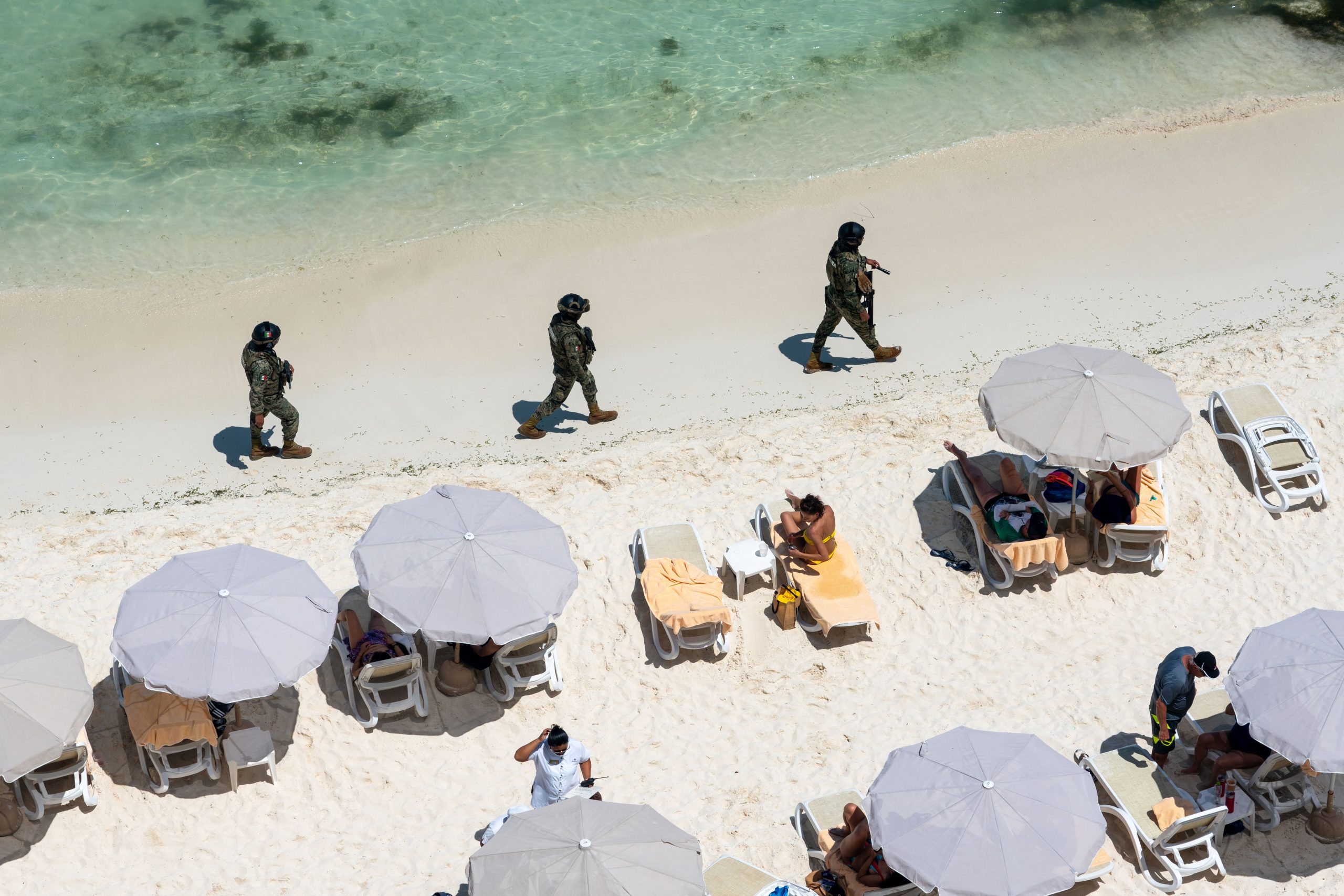 Nationalgarde berichtet an den touristischen Hot Spot in Mexiko, nachdem verdächtiges Boot am Strand landet