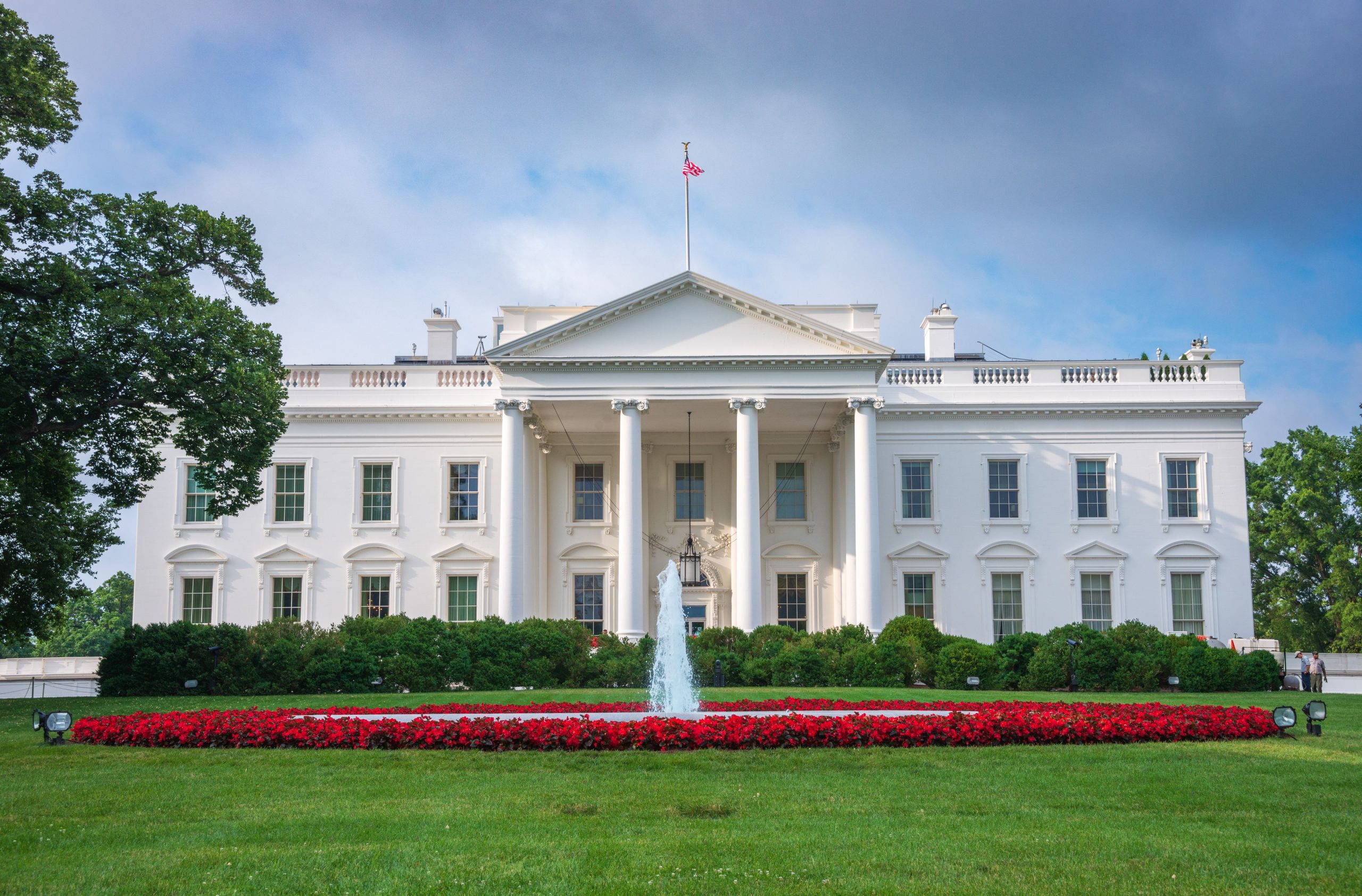 Trump Administration Sparks Kontroverse zur Einführung des vollständigen Reiseverbots von Bürgern aus 12 Ländern