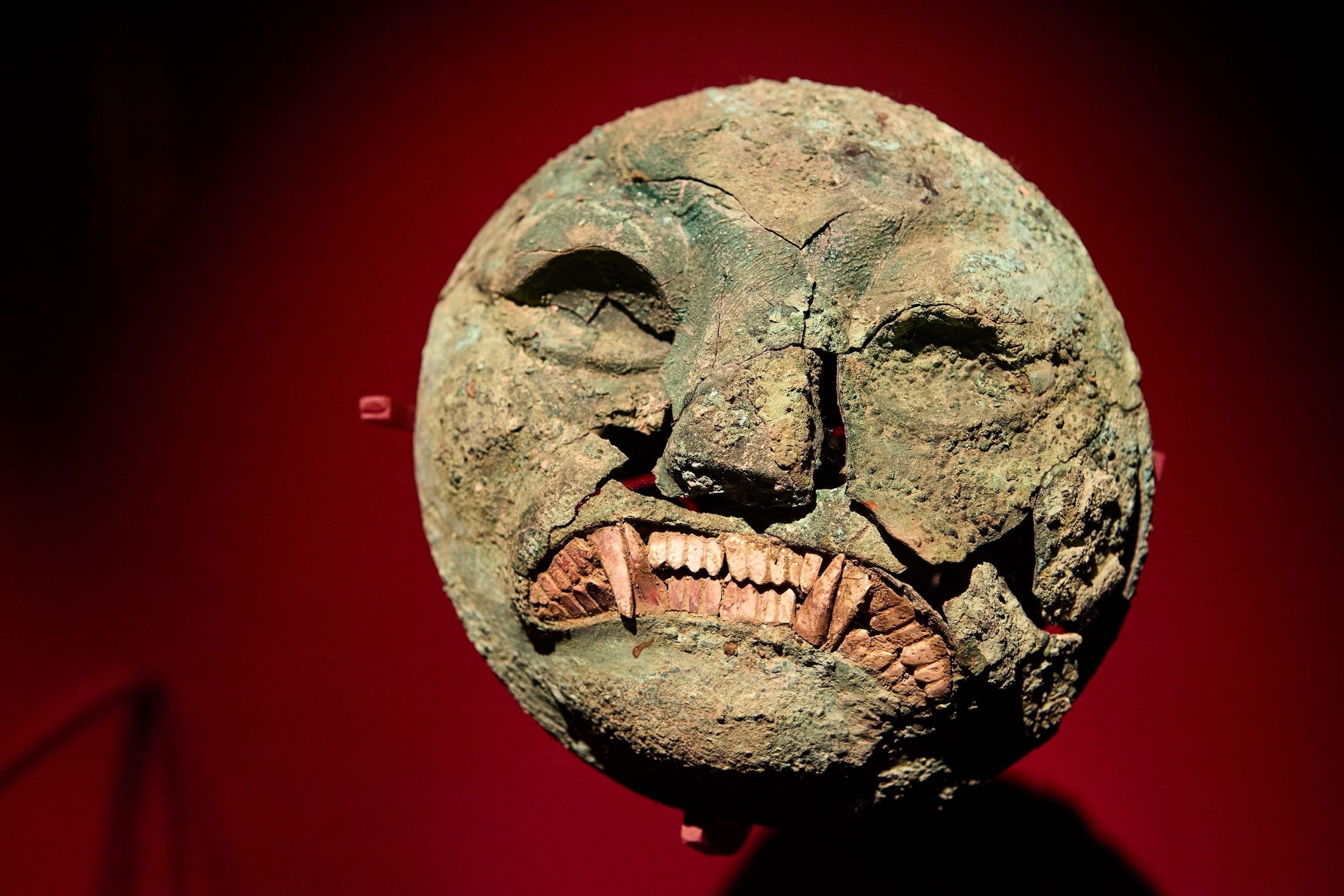 Gruselige ägyptische Bestattungsmasken und andere in den USA gefundene seltene Artefakte werden schließlich drei Jahre später betreut