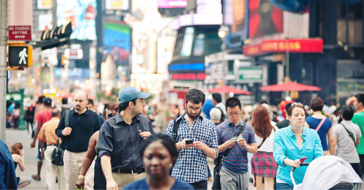 New Yorker und Touristen freuen sich, nachdem das Jaywalking 