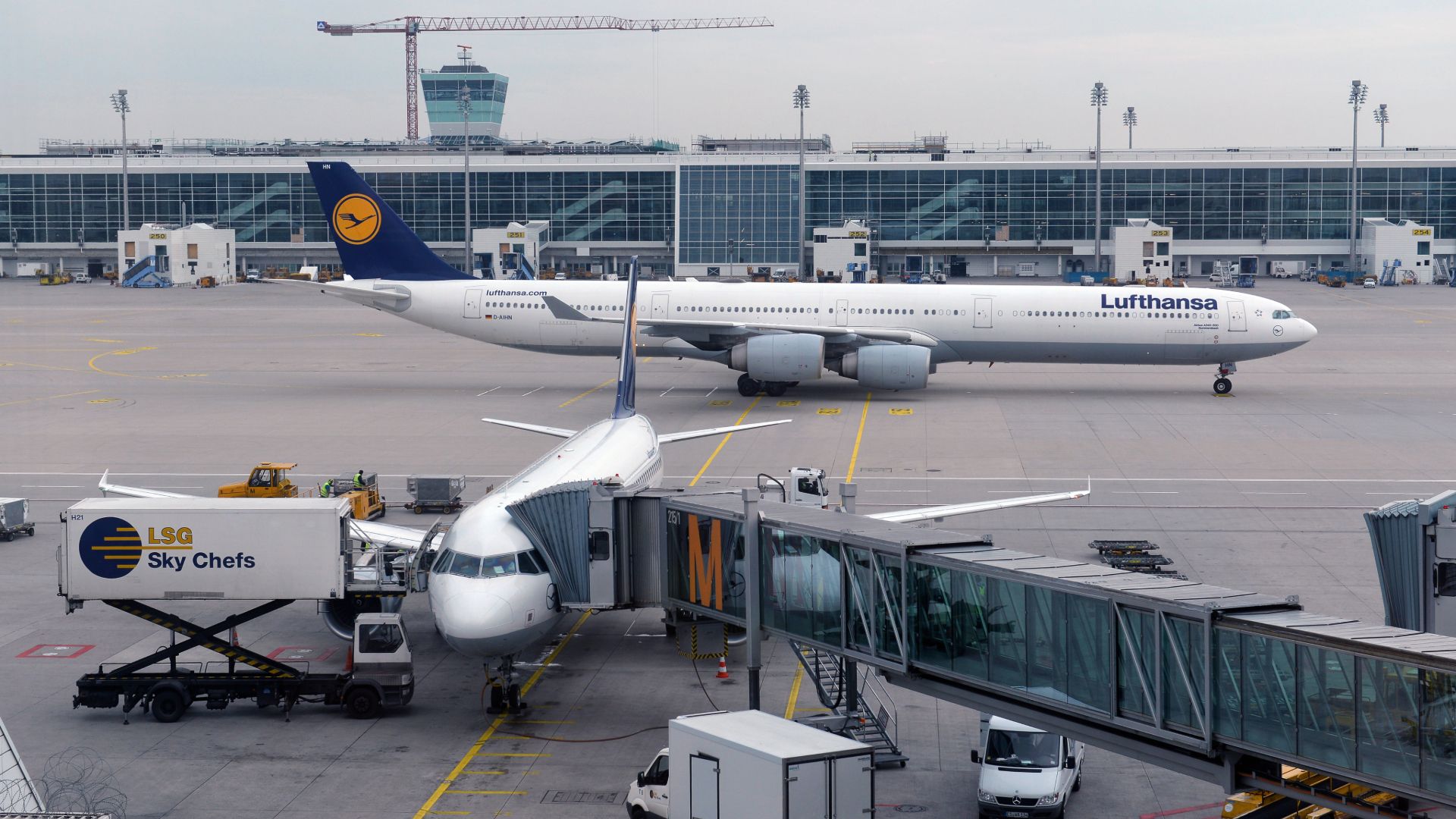 Wie Fluggesellschaften Kriegszonen als Spannungen meiden