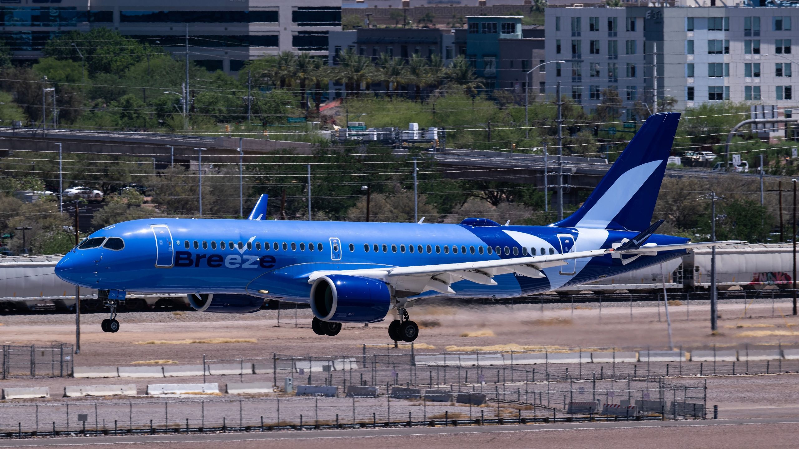 US-amerikanische internationale kostengünstige Flüge, während Breeze die Genehmigung erhält, ins Ausland zu fliegen