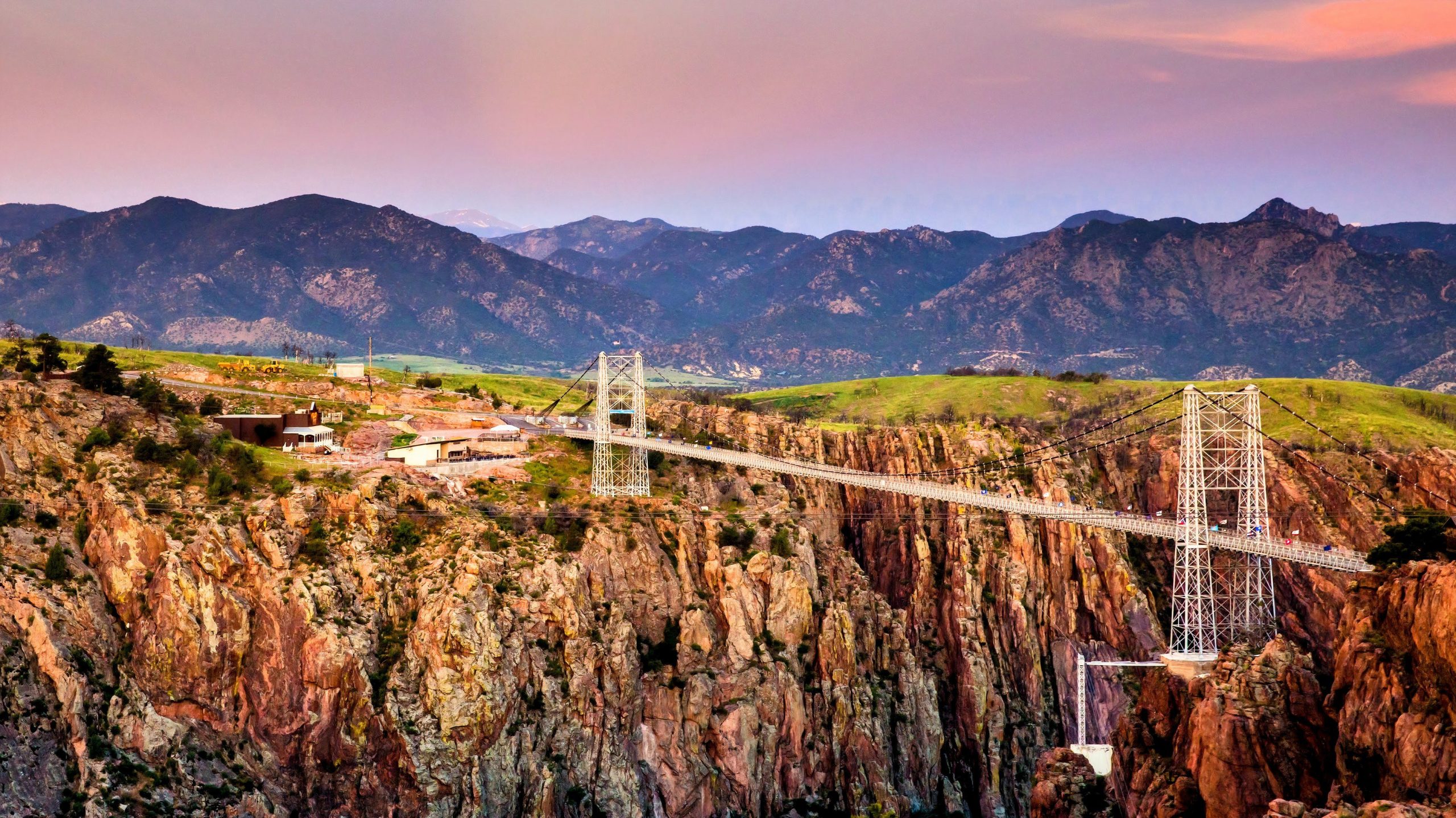 Dieses erschwingliche Colorado Springs Lookalike hat einen epischen Canyon und eine historische Kleinstadtstimmung