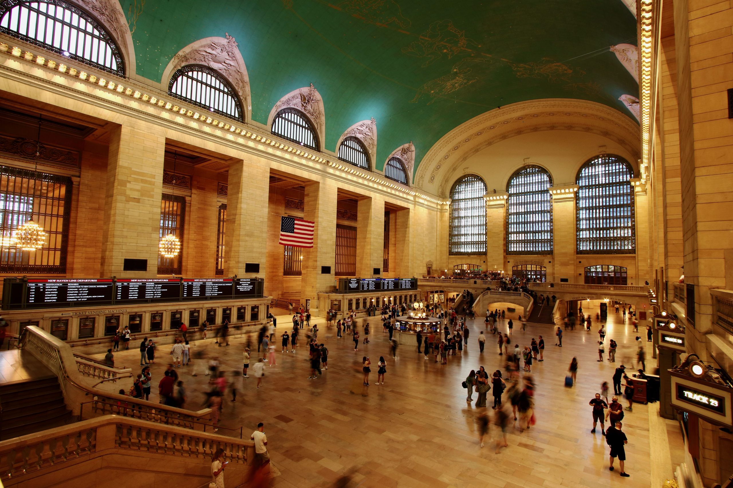 Amerikas schönste Bar ist in einem Bahnhof versteckt