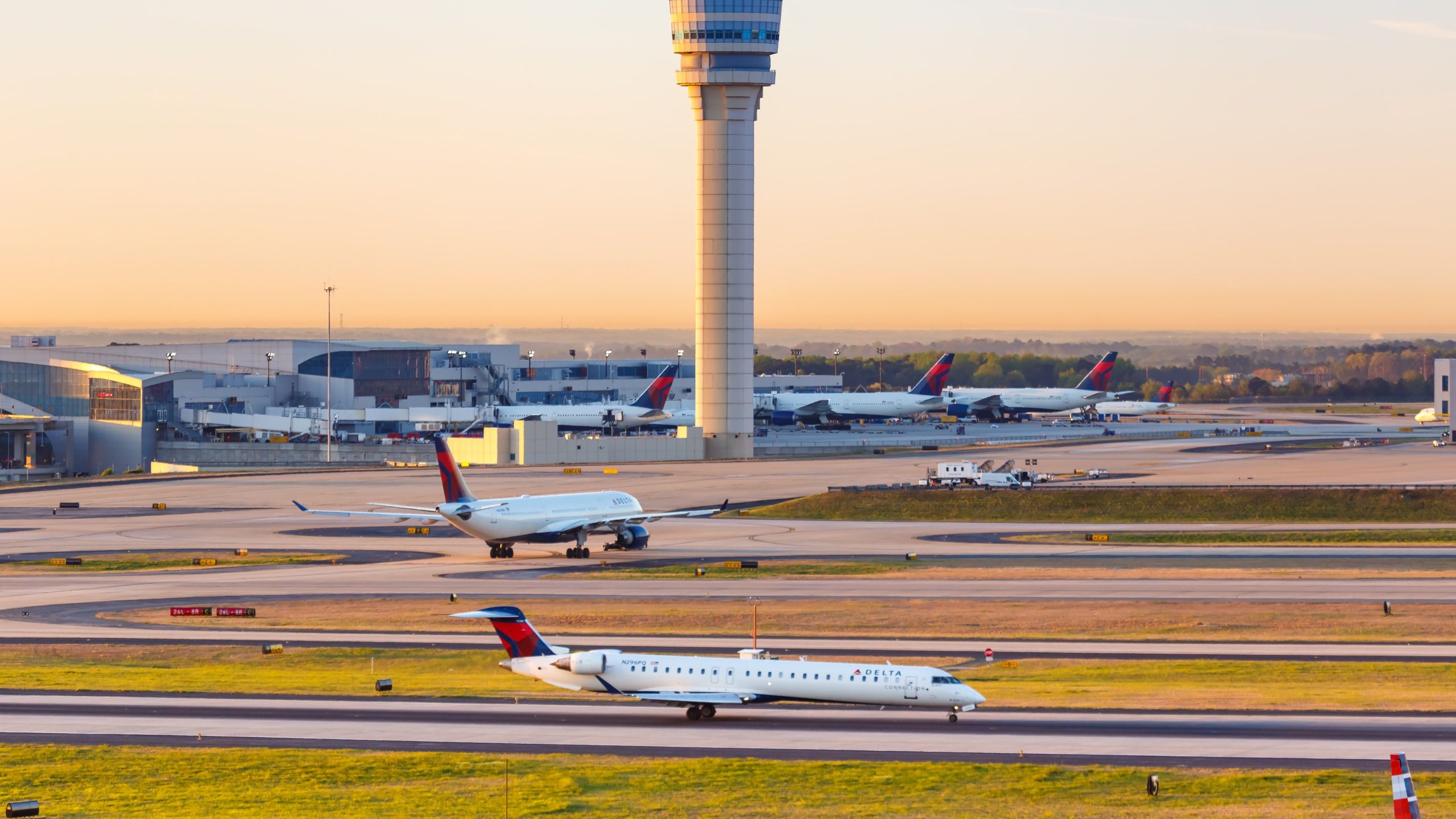Delta Toronto Crash Flugbegleiter verklagt Airline wegen "unerfahrener Pilot"