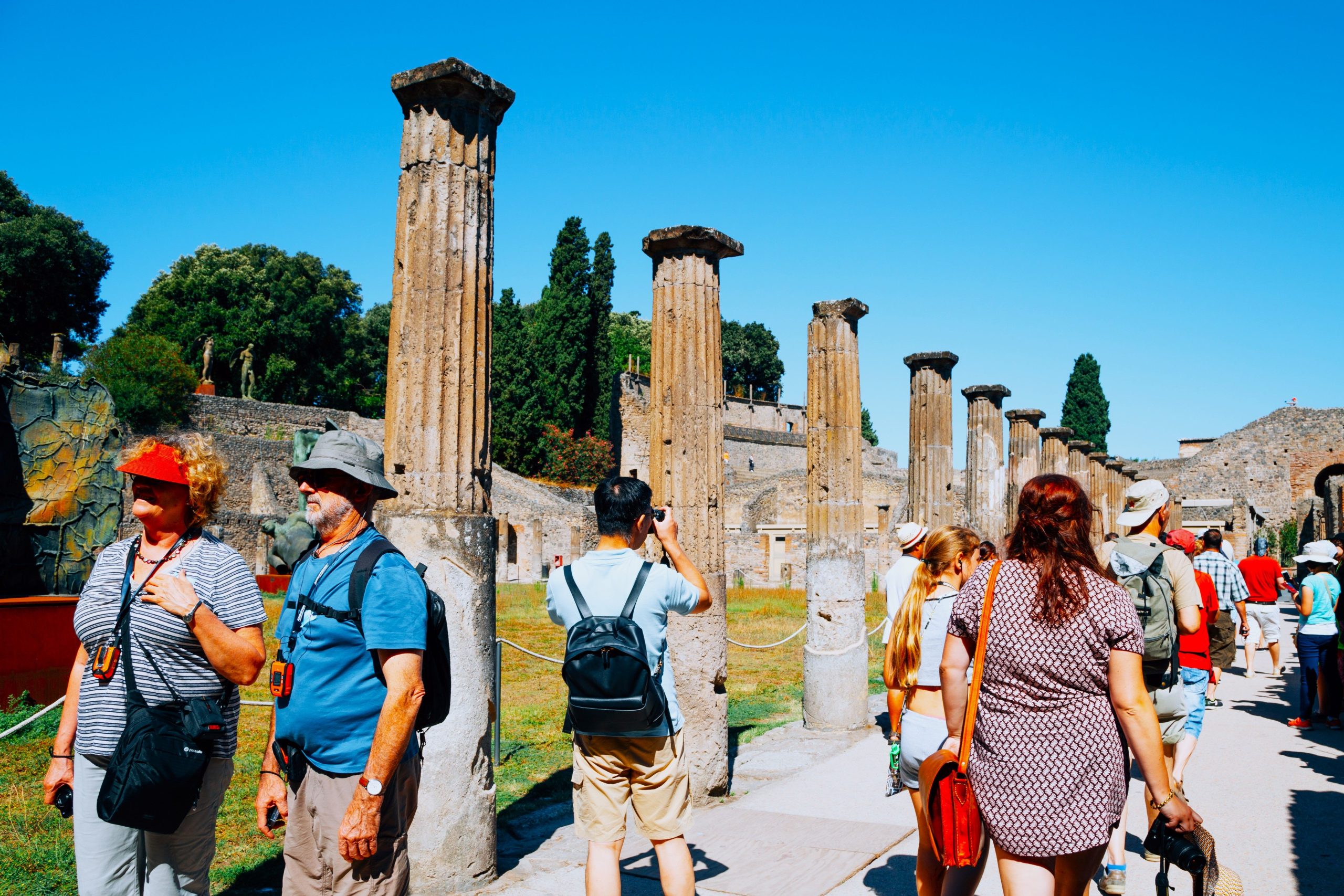 Tourist erwischte redehische Diebstahl von Pompeji gegenüber der Gefängniszeit und des alten Fluches