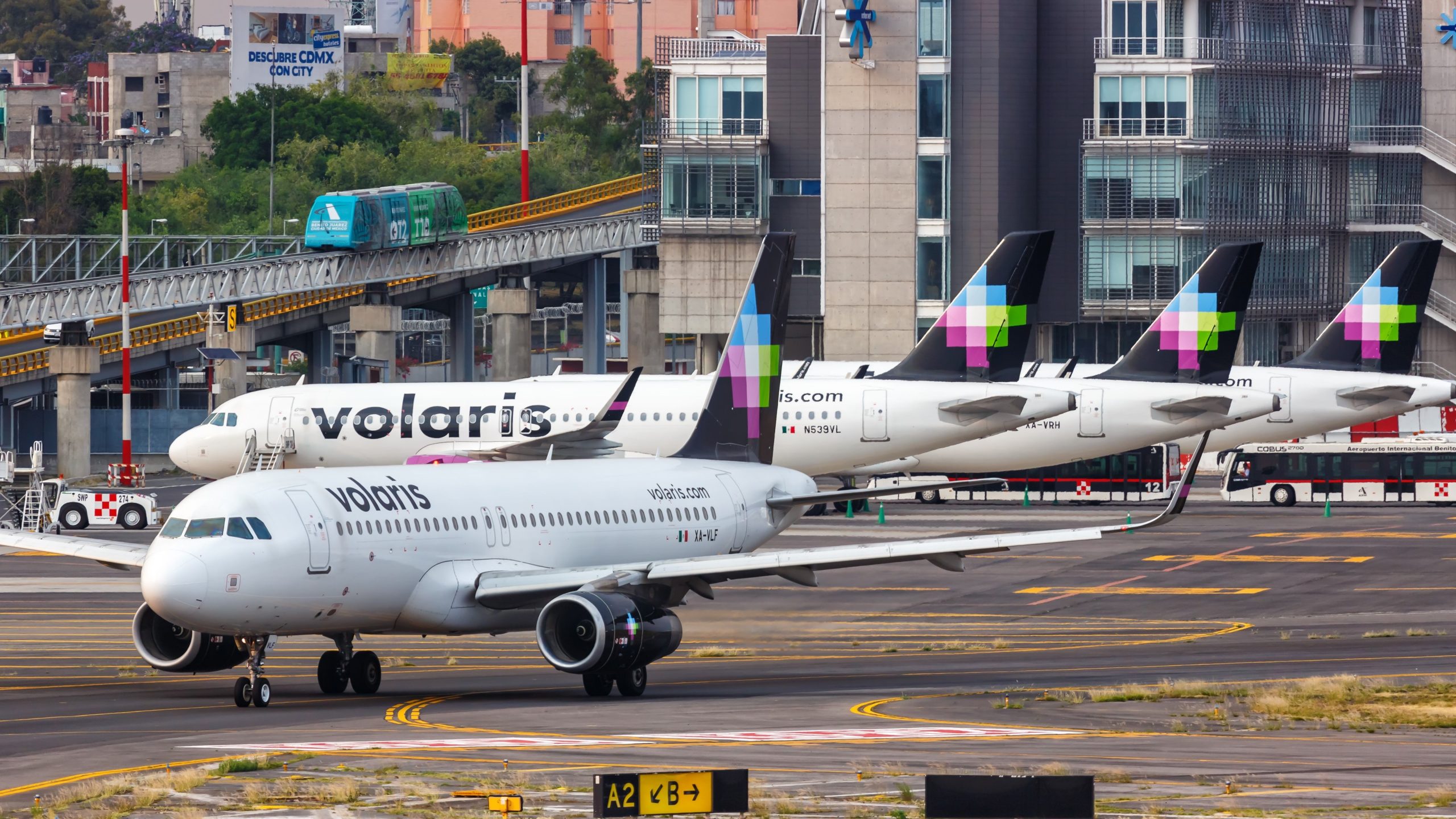 Volaris setzt Ersatz für Airbus A320neo ein, nachdem der Passagier während des Rückstoßes in Phoenix die Tür geöffnet hat