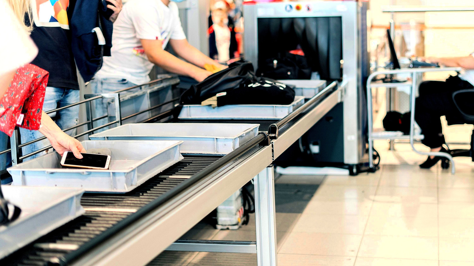 "Das ist verrückt": TSA Busts Passagier mit einem "absurden" Vorrat an gefälschten Ausweisen