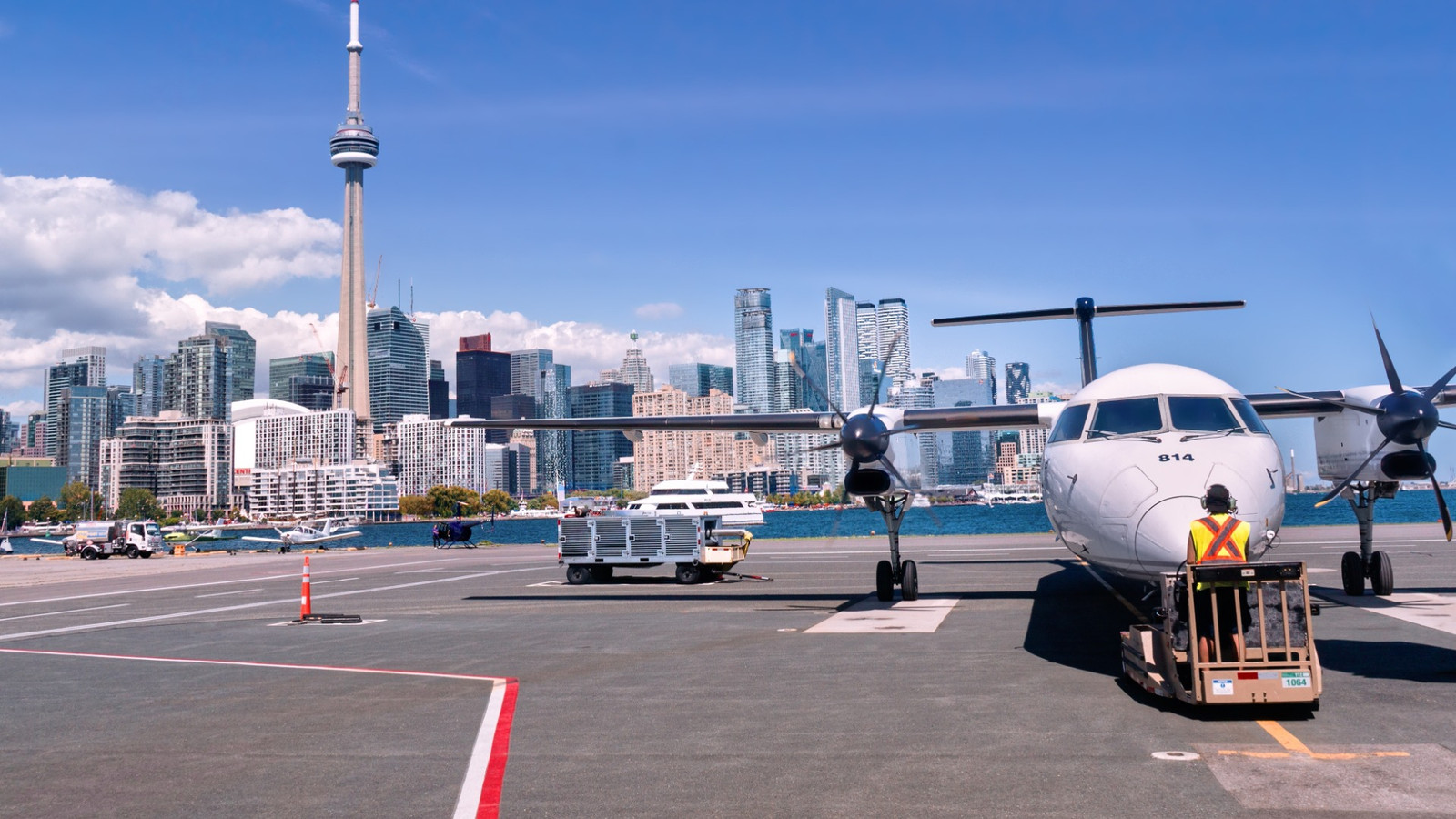 Kanadier, die sich nicht mehr auf Flugstörungen befassen, als eine weitere große Fluggesellschaft Tarifverhandlungen ins Leben gerufen
