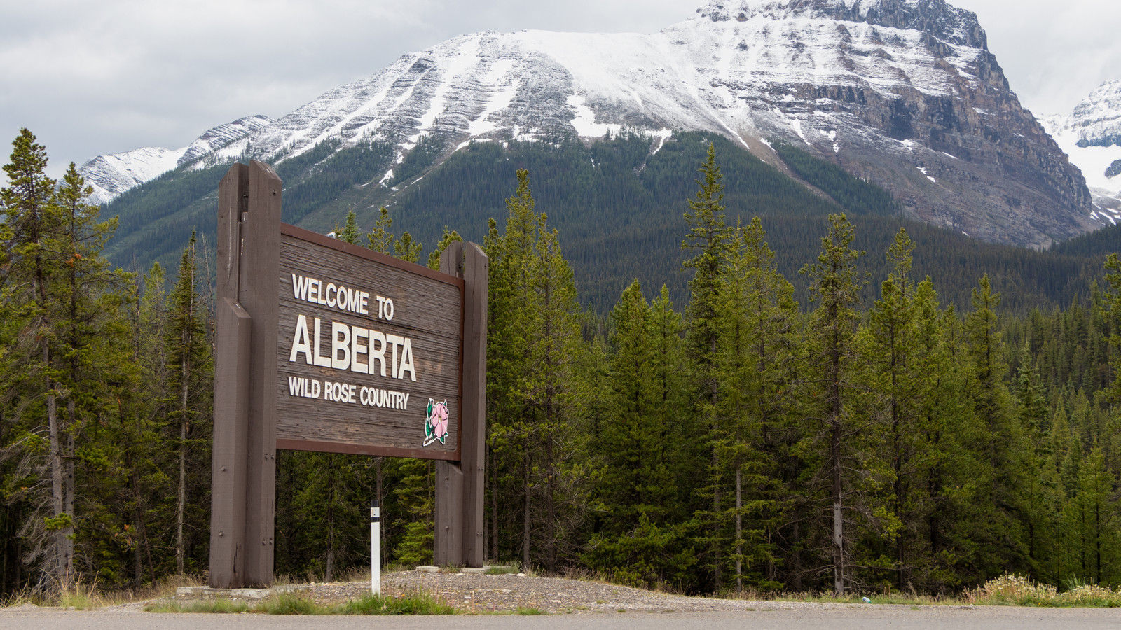 Kanadier, die als zuverlässige Straße in Alberta verstört sind, wird von den Vereinigten Staaten blockiert