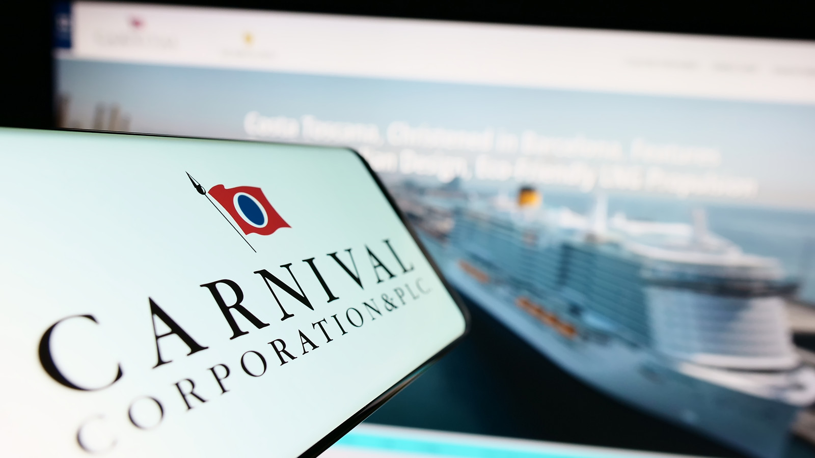 Carnival Corp verursacht Chaos online, nachdem er die Regeln geändert und zwei Gäste fürs Leben verbieten kann