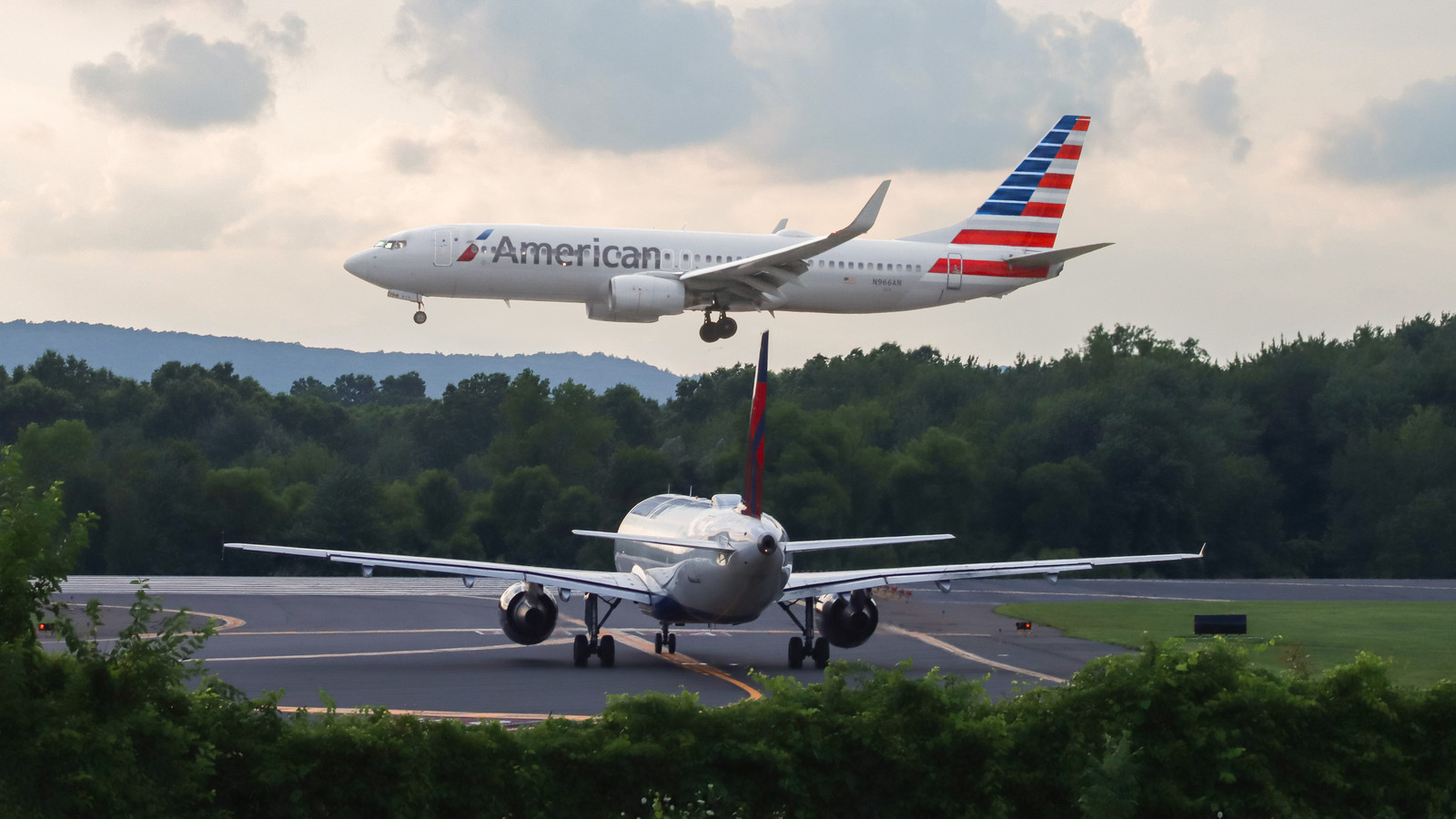 American Airlines ertönt Alarm bei Flugbegleitern für das Geldverdiener von „Secret Code“