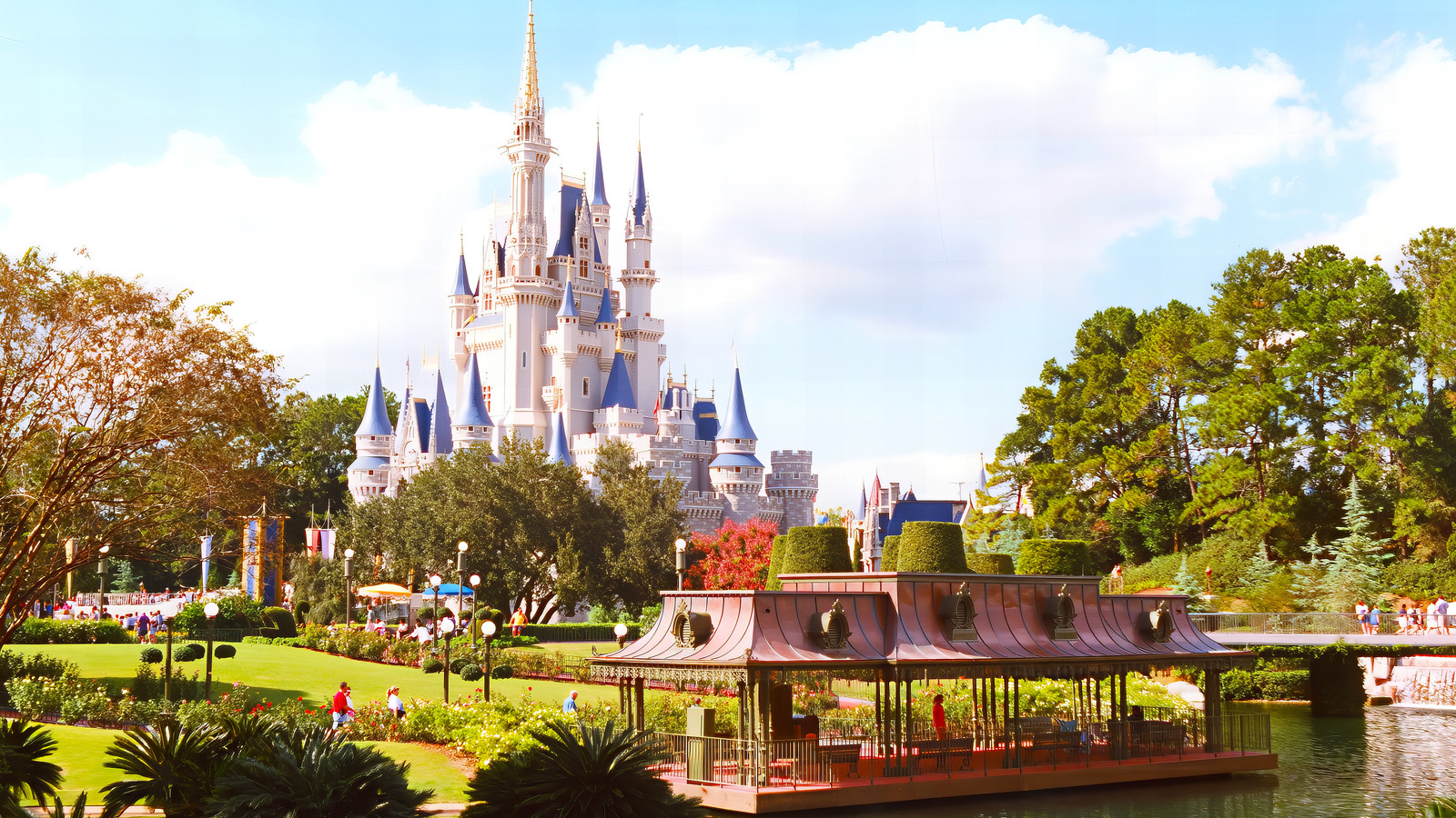 Die neuesten Bilder zeigen, dass Disney Bulldozing seine Landschaft: Der geliebte Park wird für immer verändert