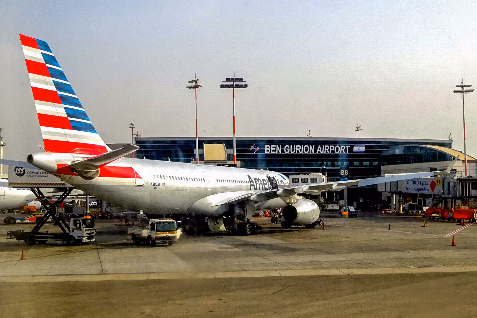 American Airlines nimmt Flüge zu annulliertem Ziel im Nahen Osten möglicherweise mit Spezialpersonal wieder auf