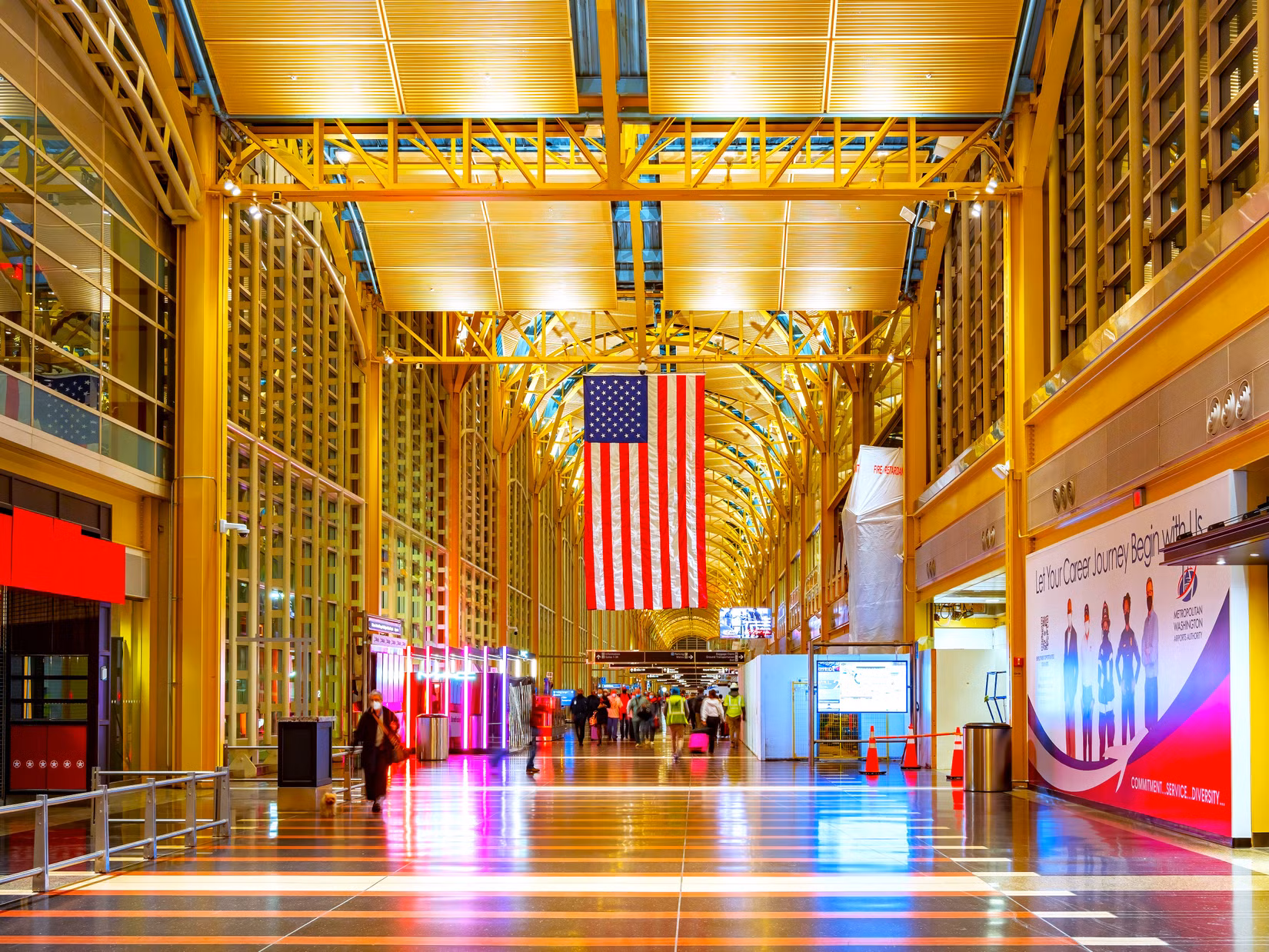 Amerikanische Thanksgiving-Reisende mit Rote-Augen-Flügen gewinnen: Die Daten beweisen es