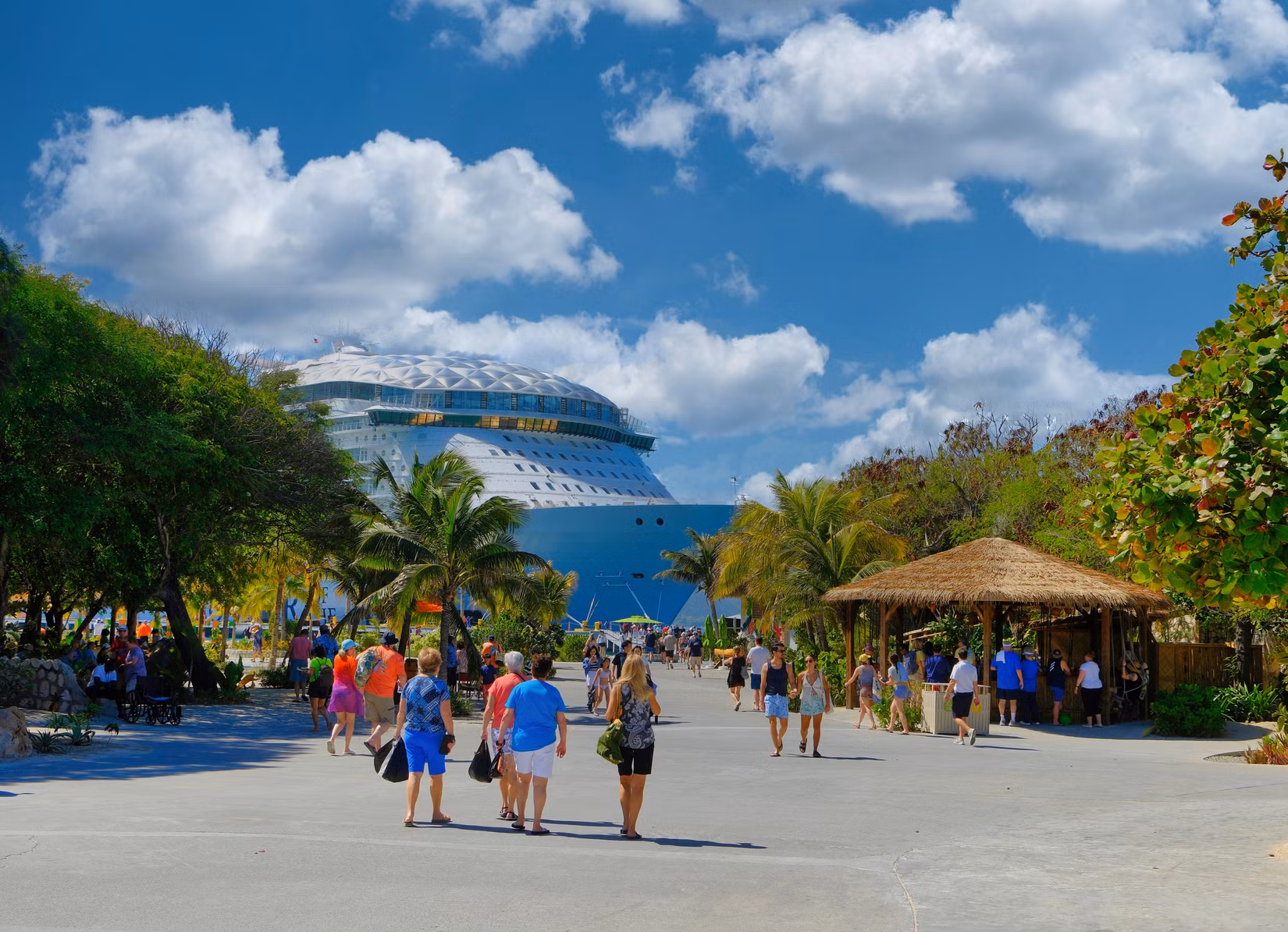 Gäste von Royal Caribbean kommen zusammen und lehnen das vom Verkehrsministerium vorgeschlagene Verbot bestimmter Kleidung ab