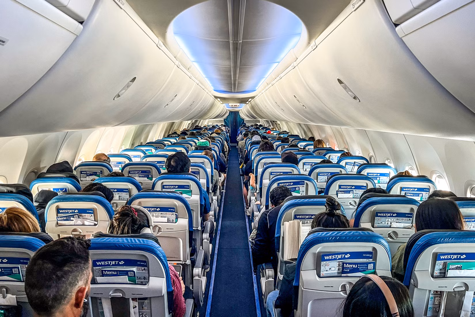 WestJet macht das Gegenteil von Air Canada, indem es neue Gebühren für kostenlose Economy-Funktionen erhebt