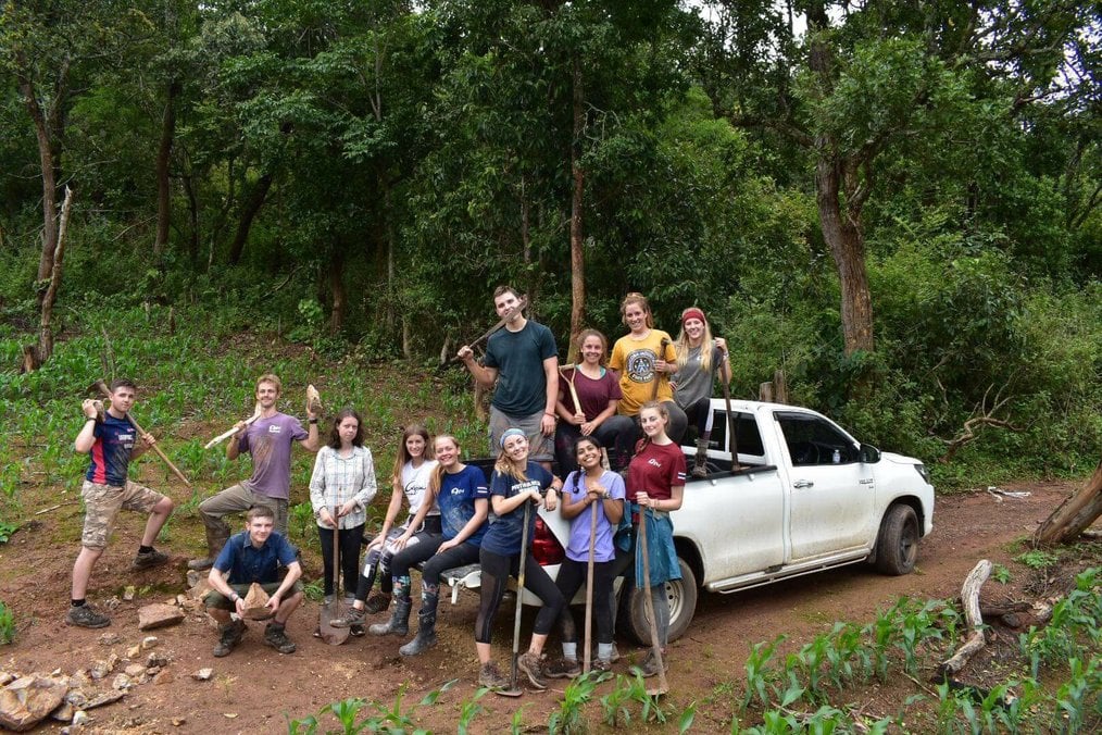 Warum sollten Sie bezahlen, um sich im Ausland freiwillig zu melden