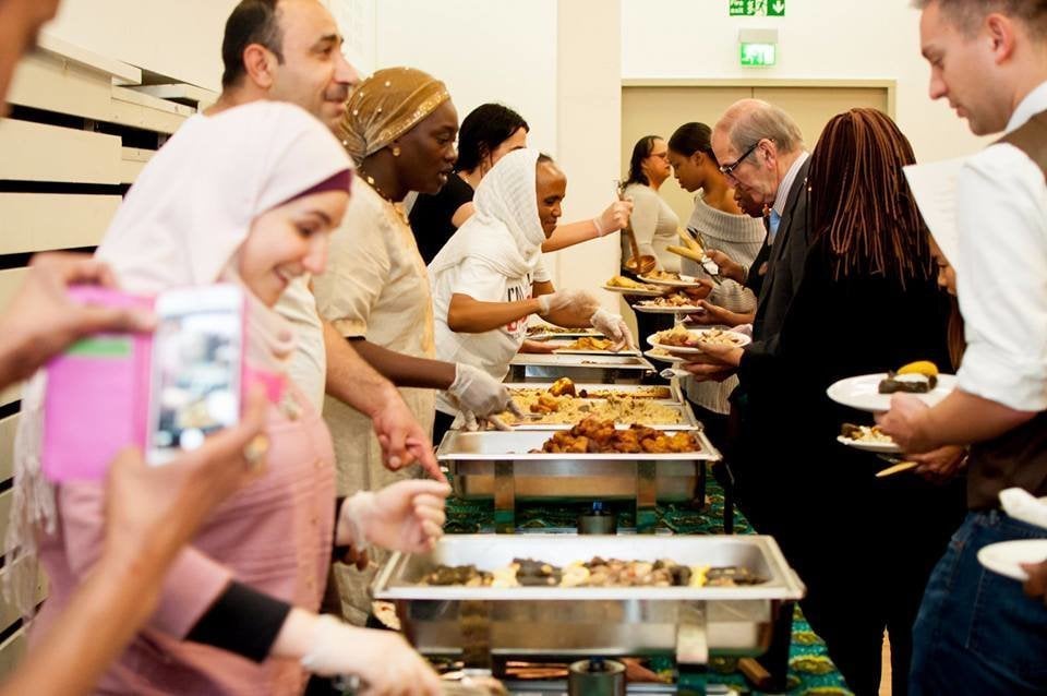 Wo und wie man sich im Jahr 2025 im Ausland mit Flüchtlingen melde