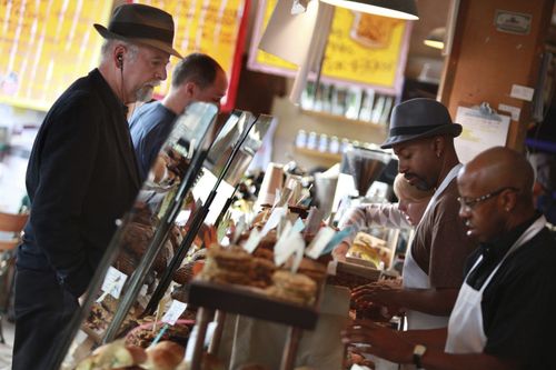 Sehen und doppen Sie viele Gesichter von Veränderung von Detroit: Amerikas Comeback 