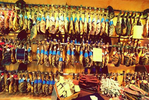 Food &amp; Drinkbeyond Tapas: Das spanische Essen und Trinken, das Sie verschlingen müssen