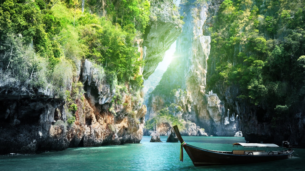 Krabi: Eine Ferienstadt voller Karstinseln und idyllischer weißer Sandstrände