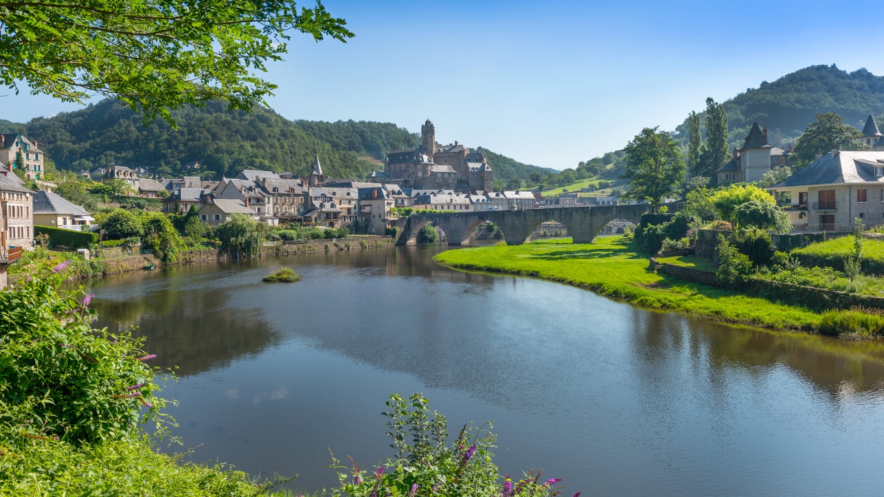 Rodez: Modernes Märchenland mit verträumten Burgen, Barockkathedralen und mittelalterlichem Gefühl
