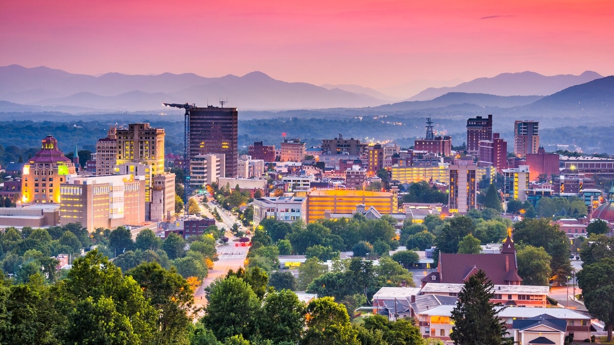 Asheville: Eine interessante Stadt in North Carolina, die es wert ist