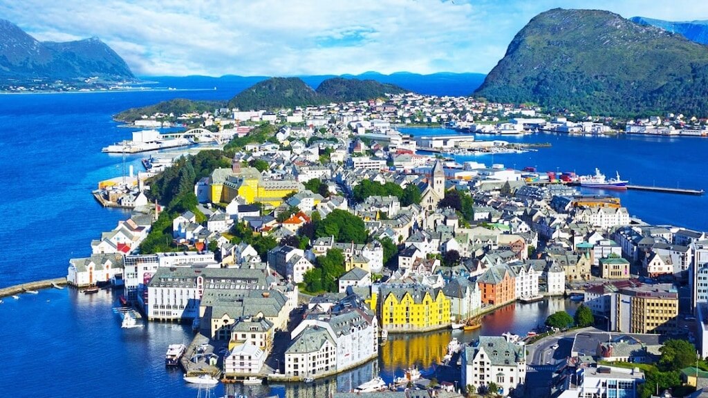 Eine Hafenstadt wie Kunst! 7 Touristenorte in Ålesund, Norwegen