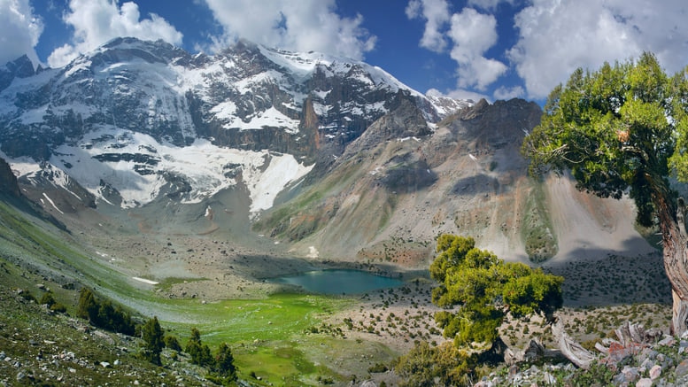 Tadschikistan: Ein bergiger Ort mit verschiedenen Schönheiten