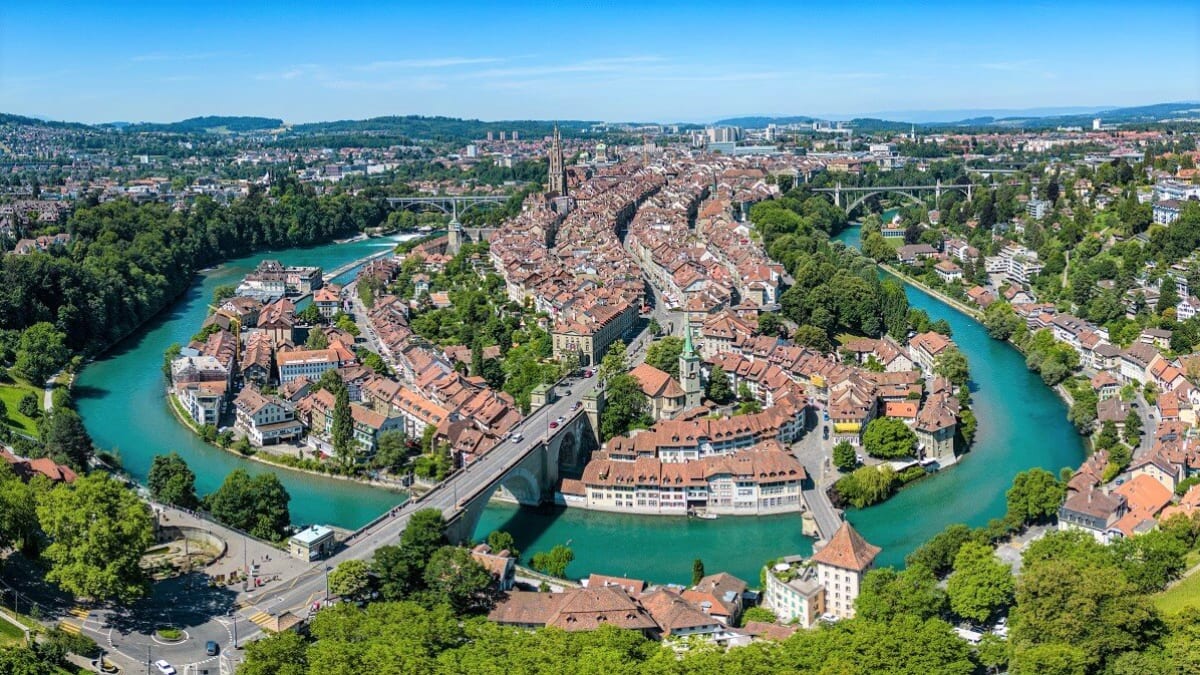 【Weltkulturerbe Standort】 Alte Stadt Bern ｜ Eine mittelalterliche Stadt, umgeben von einem geschwungenen Fluss und gepflasterten Straßen