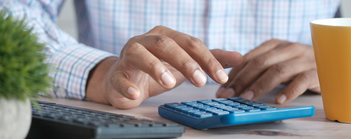 Navigieren in den Zahlen: So wählen Sie den richtigen Buchhalter als digitaler Nomad aus