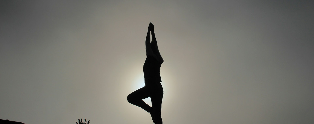 Gelassenheit unterwegs: Die Vorteile von Yoga für digitale Nomaden