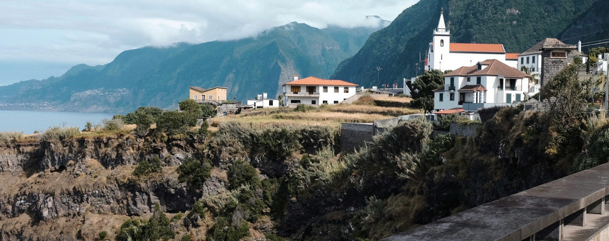 Leitfaden für Unterkünfte in Madeira, Portugal (Mietoptionen, beste Gebiete, kurze und langfristige Aufenthalte, Luxushotels und mehr)