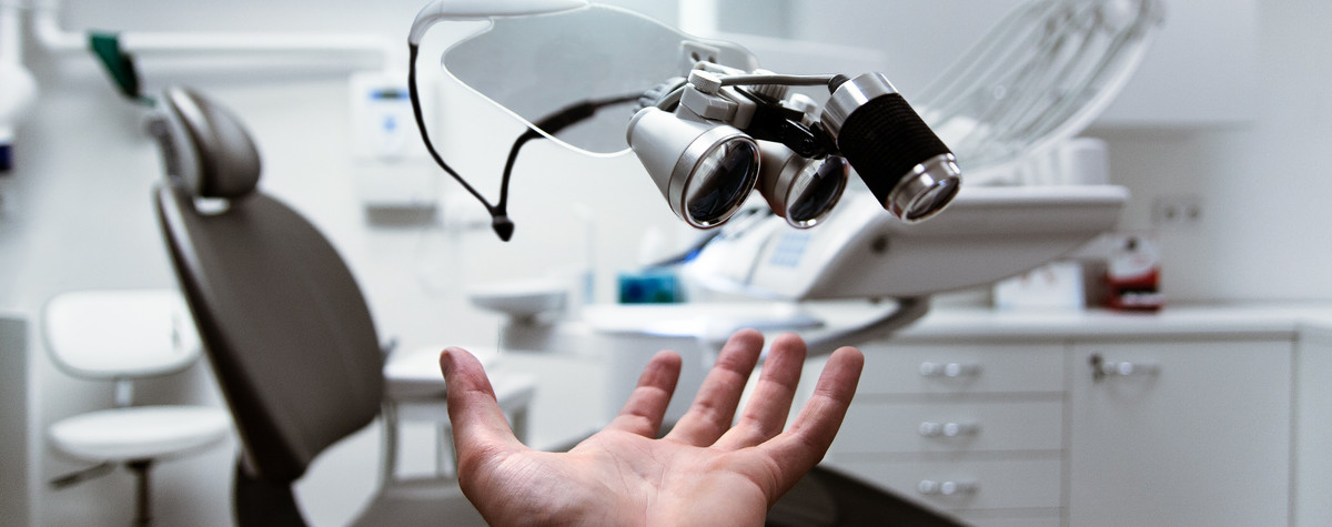 Wo kann man in Prag eine Zahnarzt- oder Zahnklinik finden